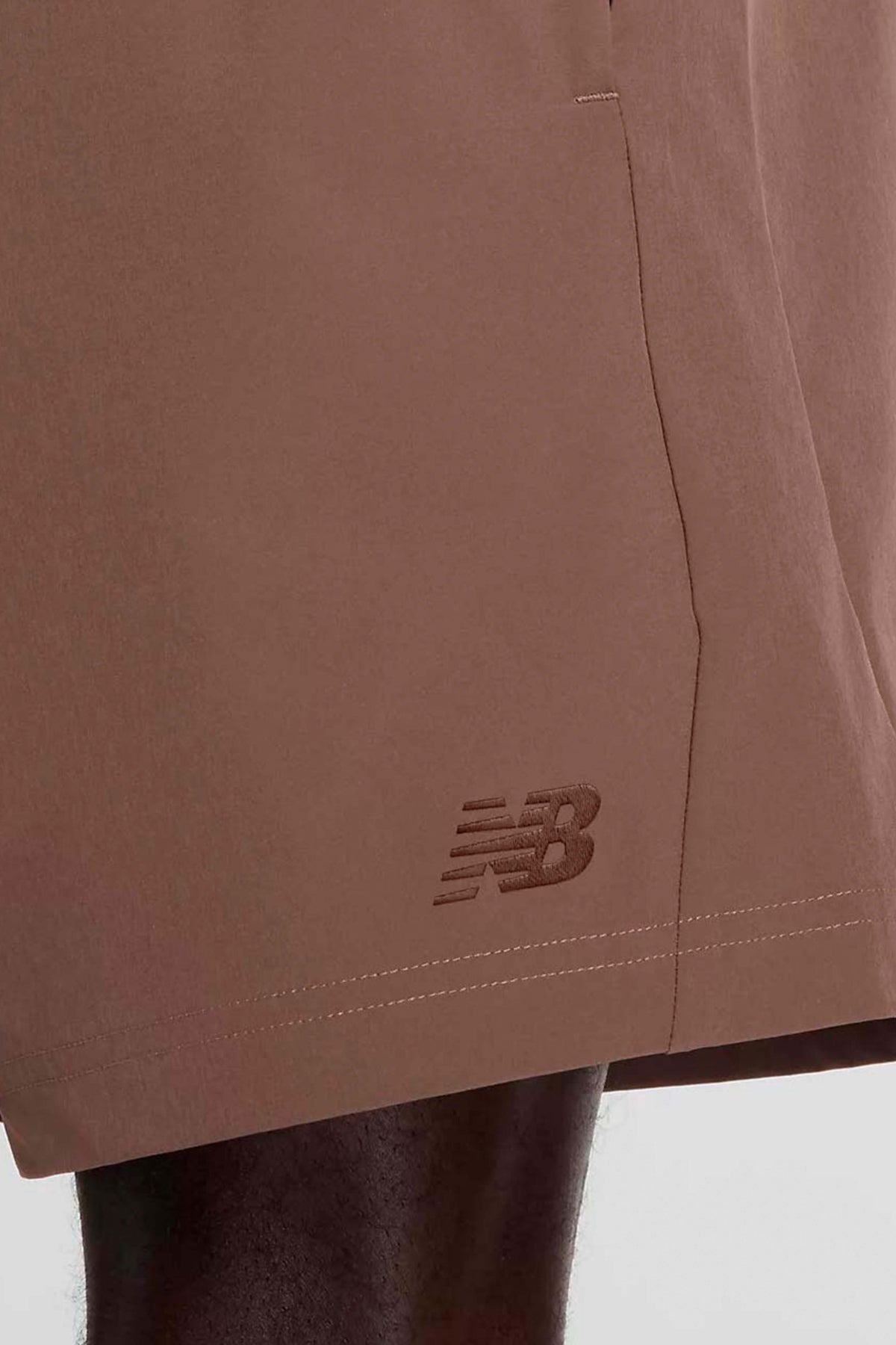NEW BALANCE SHORT ATH en color MARRON (3)