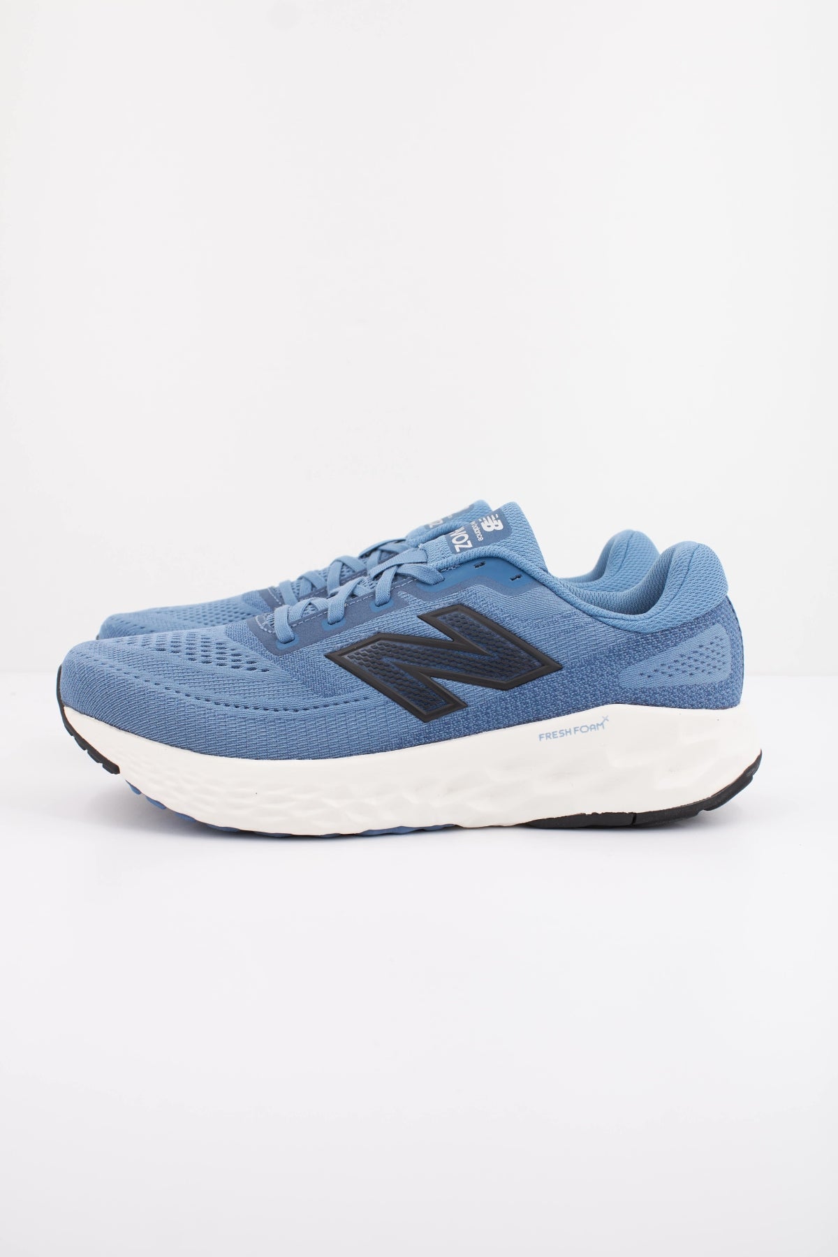 NEW BALANCE FRESH FOAM EVOZ en color AZUL (1)