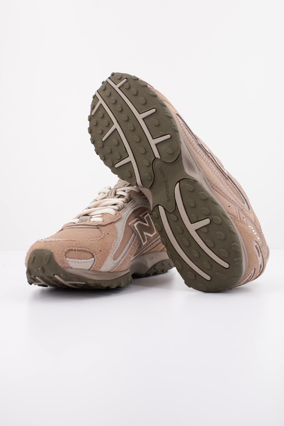 NEW BALANCE U204L  en color MARRON (5)