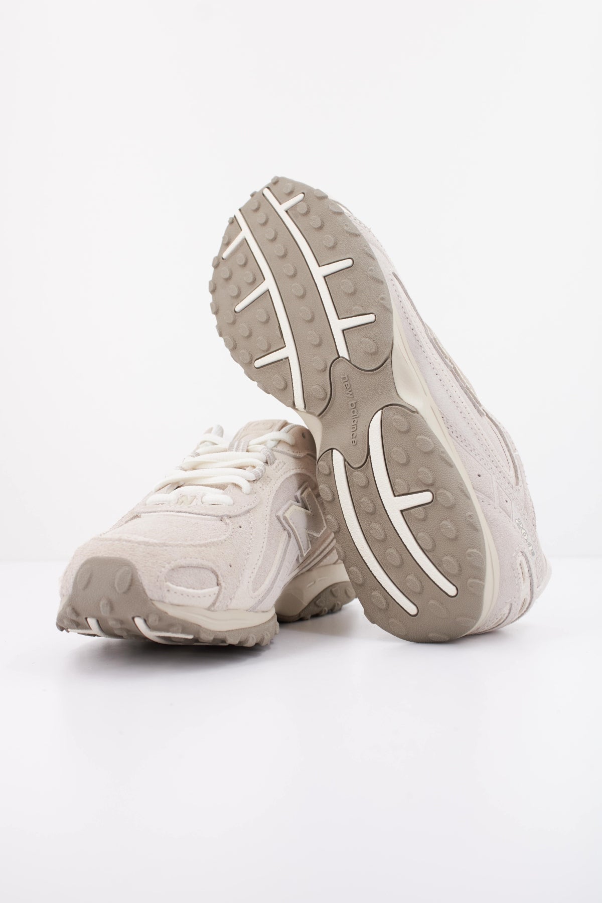 NEW BALANCE U204L  en color BEIS (5)