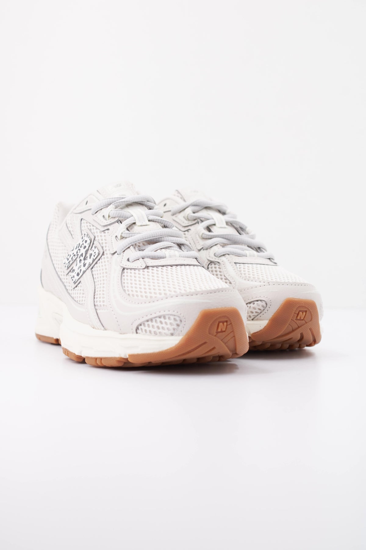 NEW BALANCE U740 7KF en color BLANCO (2)