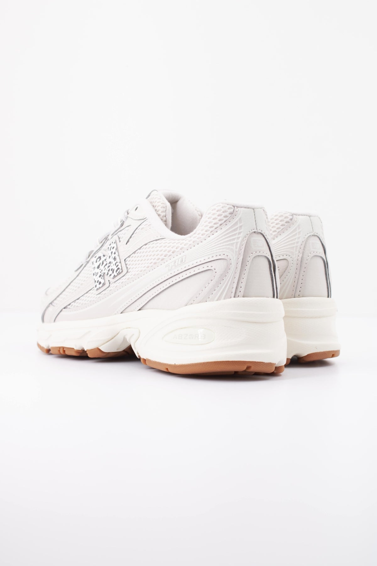 NEW BALANCE U740 7KF en color BLANCO (4)