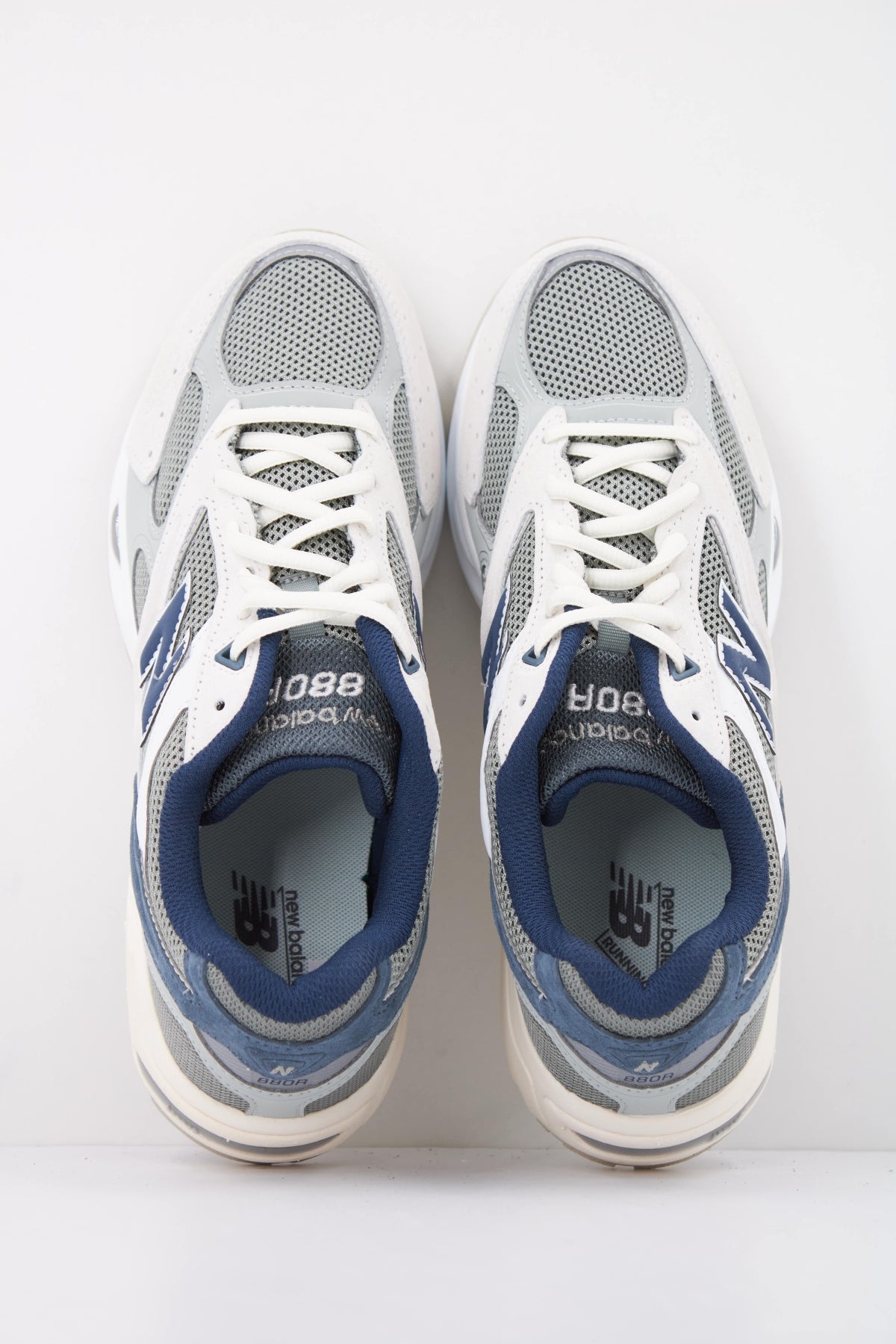 NEW BALANCE U880R en color AZUL (3)