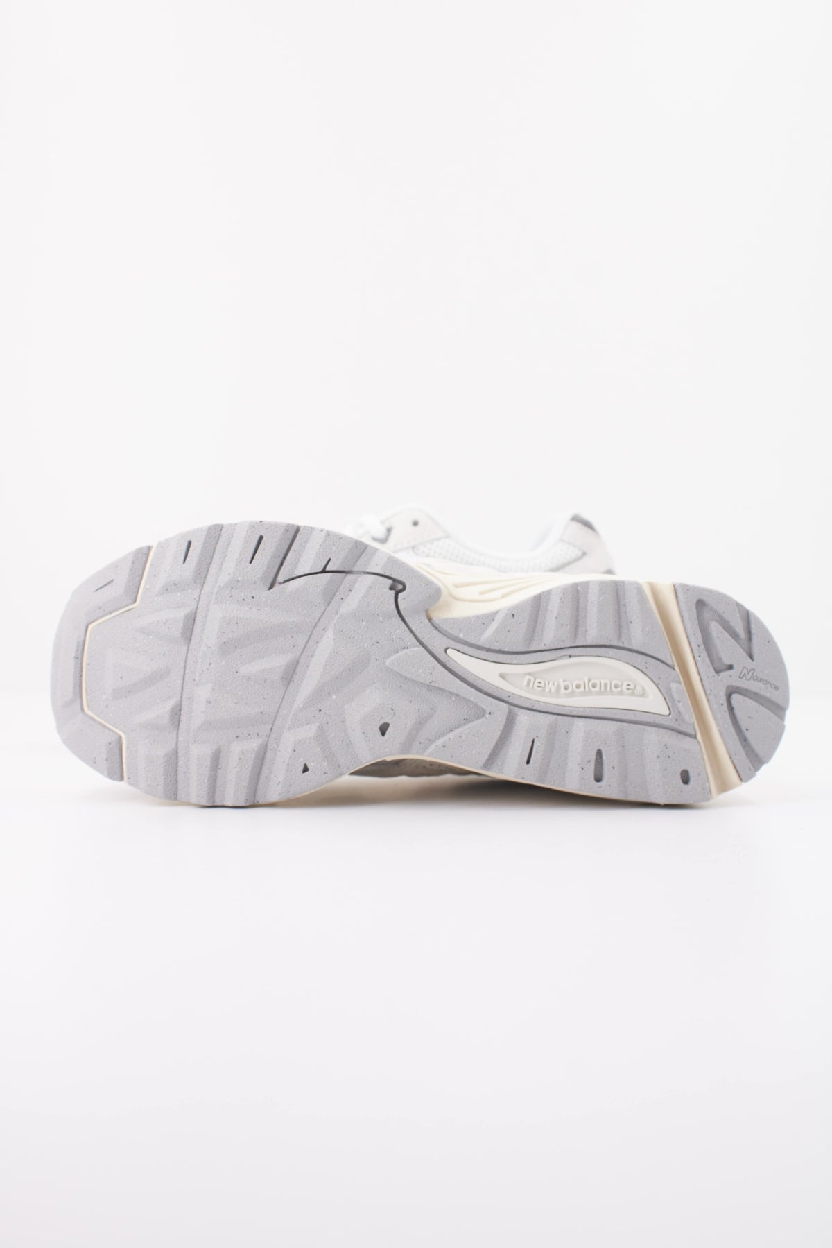 NEW BALANCE U880R 9P0 en color BLANCO (5)