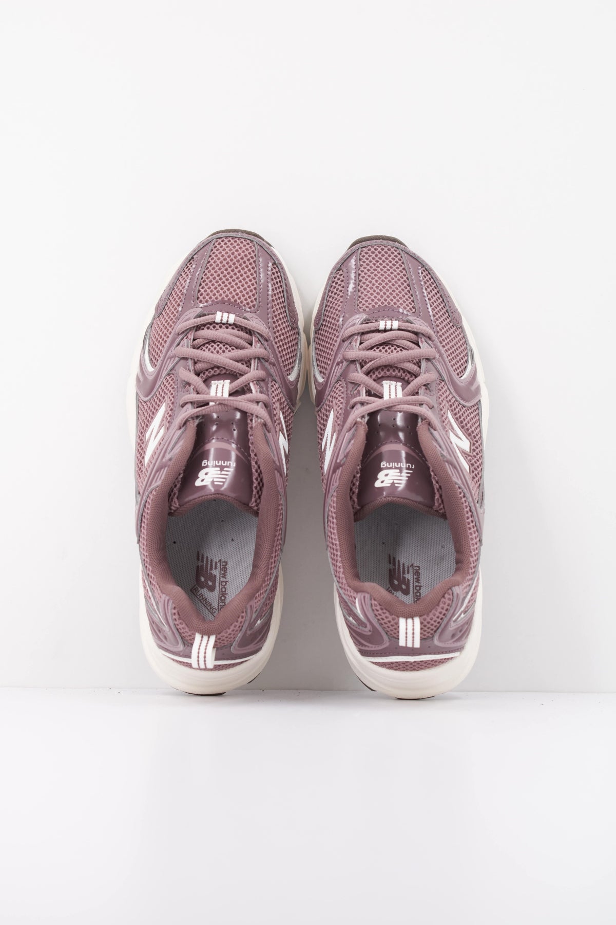 NEW BALANCE U530 COA DEPORTIVO en color VIOLETA (3)