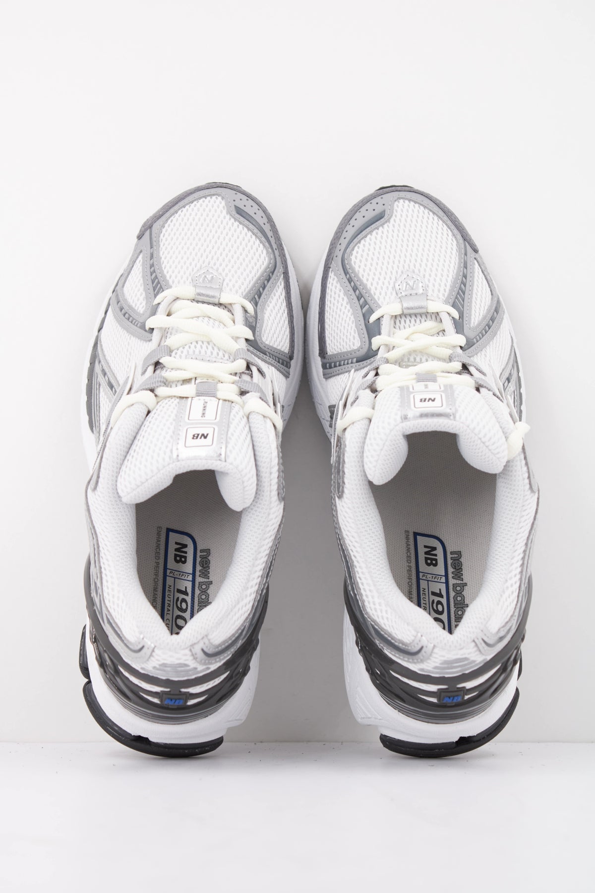NEW BALANCE U1906 en color GRIS (3)