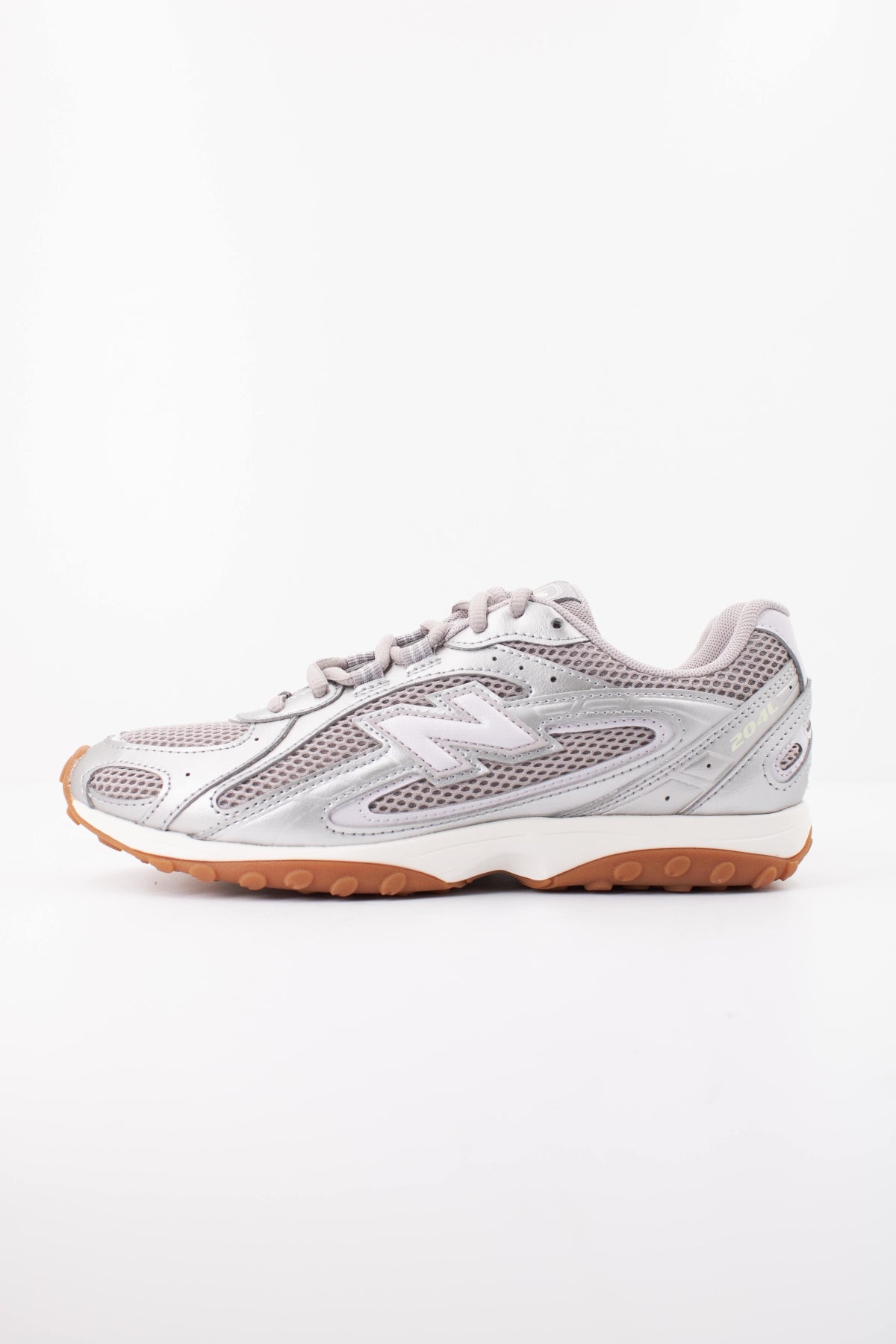 NEW BALANCE U204L en color PLATA (1)