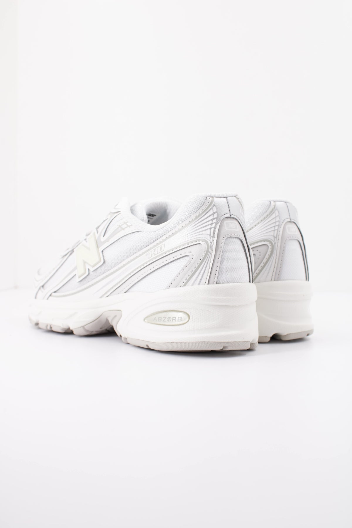 NEW BALANCE U740 8LZ en color BLANCO (4)