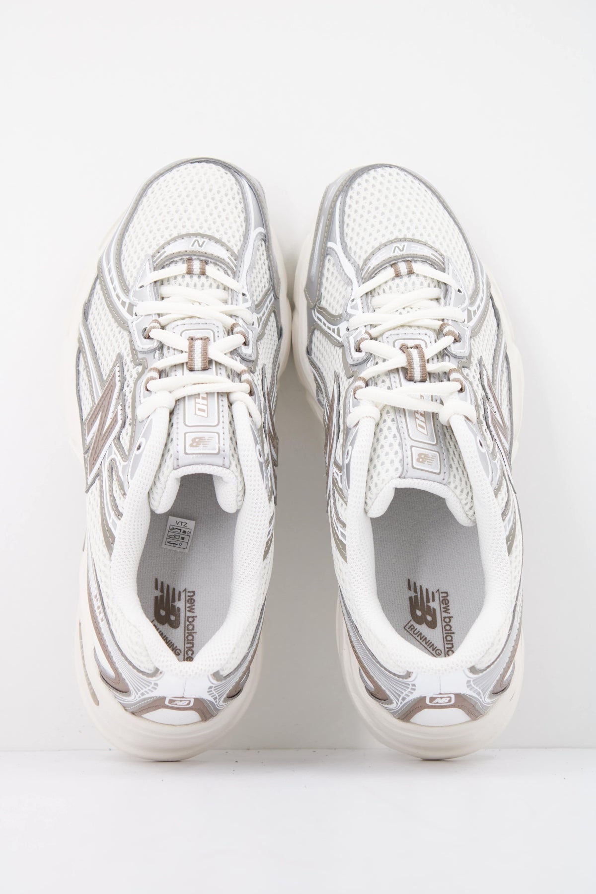 NEW BALANCE U740 en color PLATA (3)