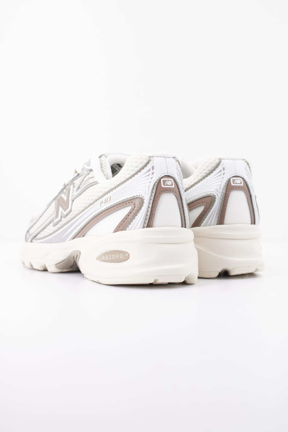 NEW BALANCE U740 en color PLATA (4)