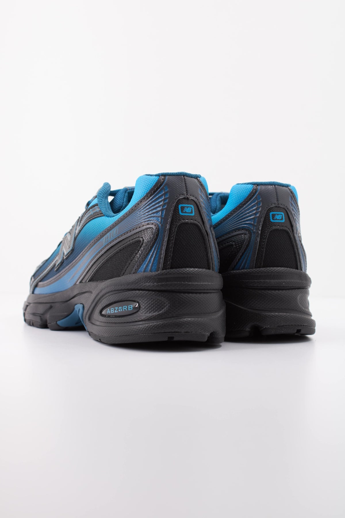 NEW BALANCE U740 2CJ DEPORTIVO en color AZUL (4)