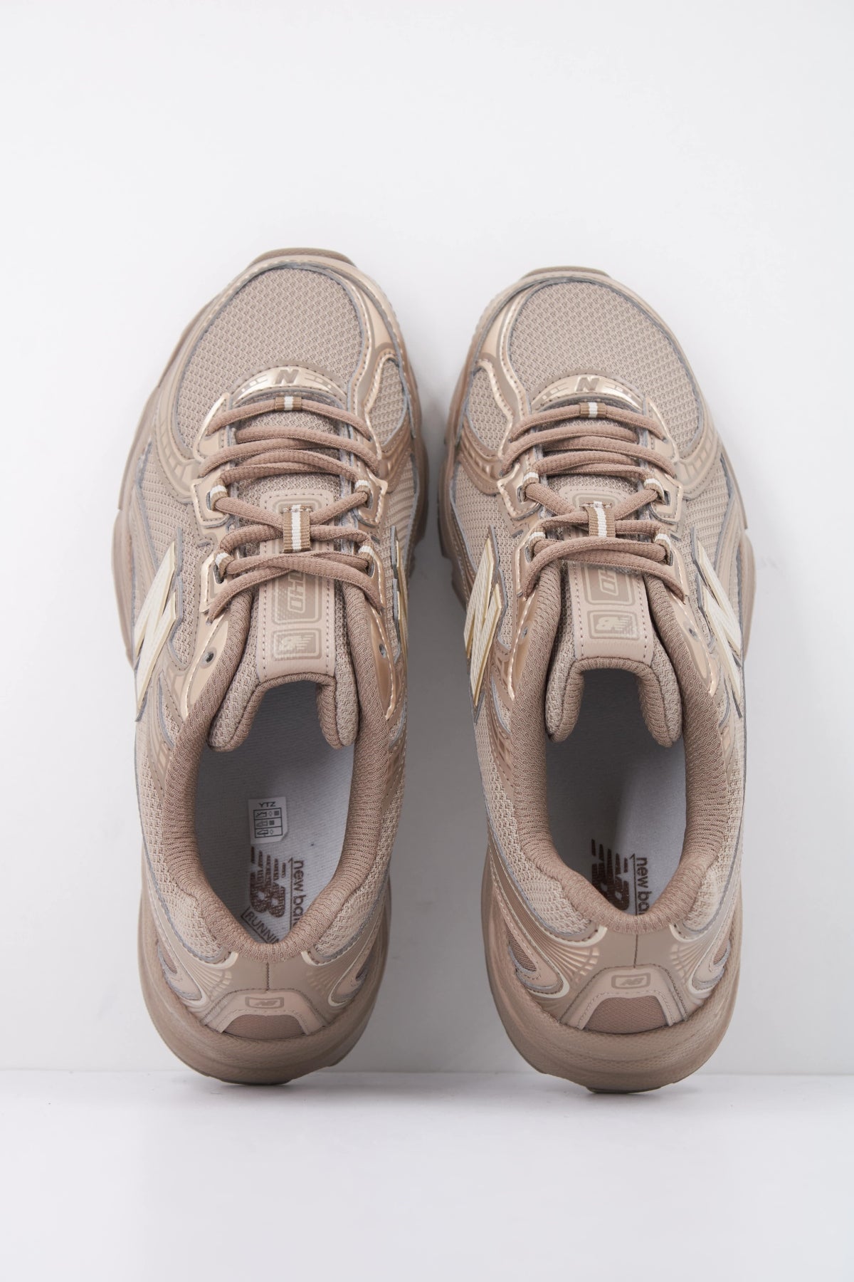 NEW BALANCE U740 2XX DEPORTIVO en color MARRON (3)