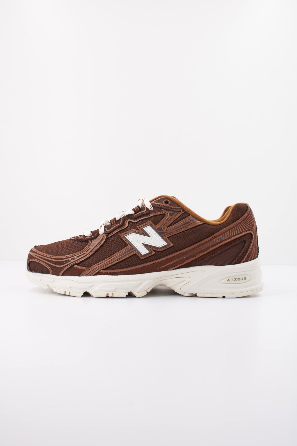 NEW BALANCE U740 7IK en color MARRON (1)