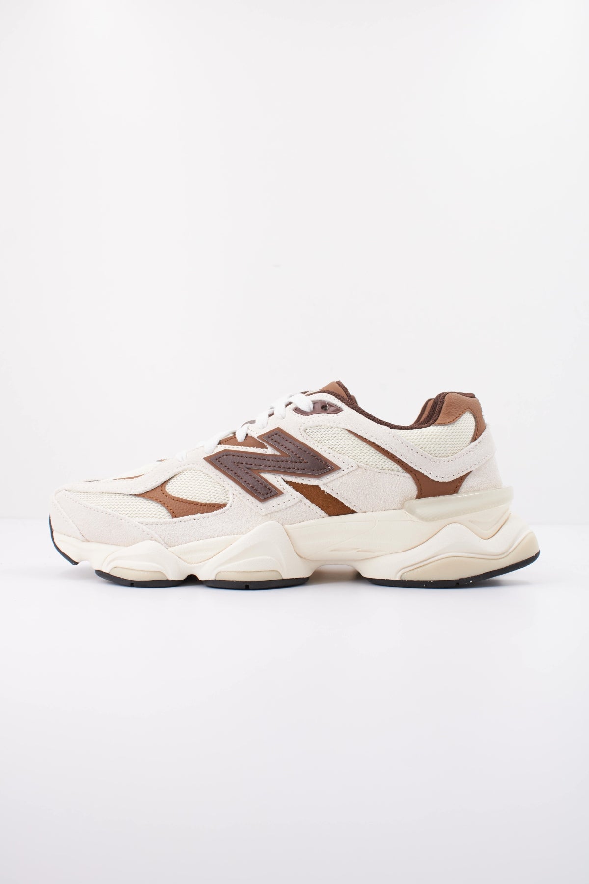 NEW BALANCE U9060 3EG  en color BLANCO (1)