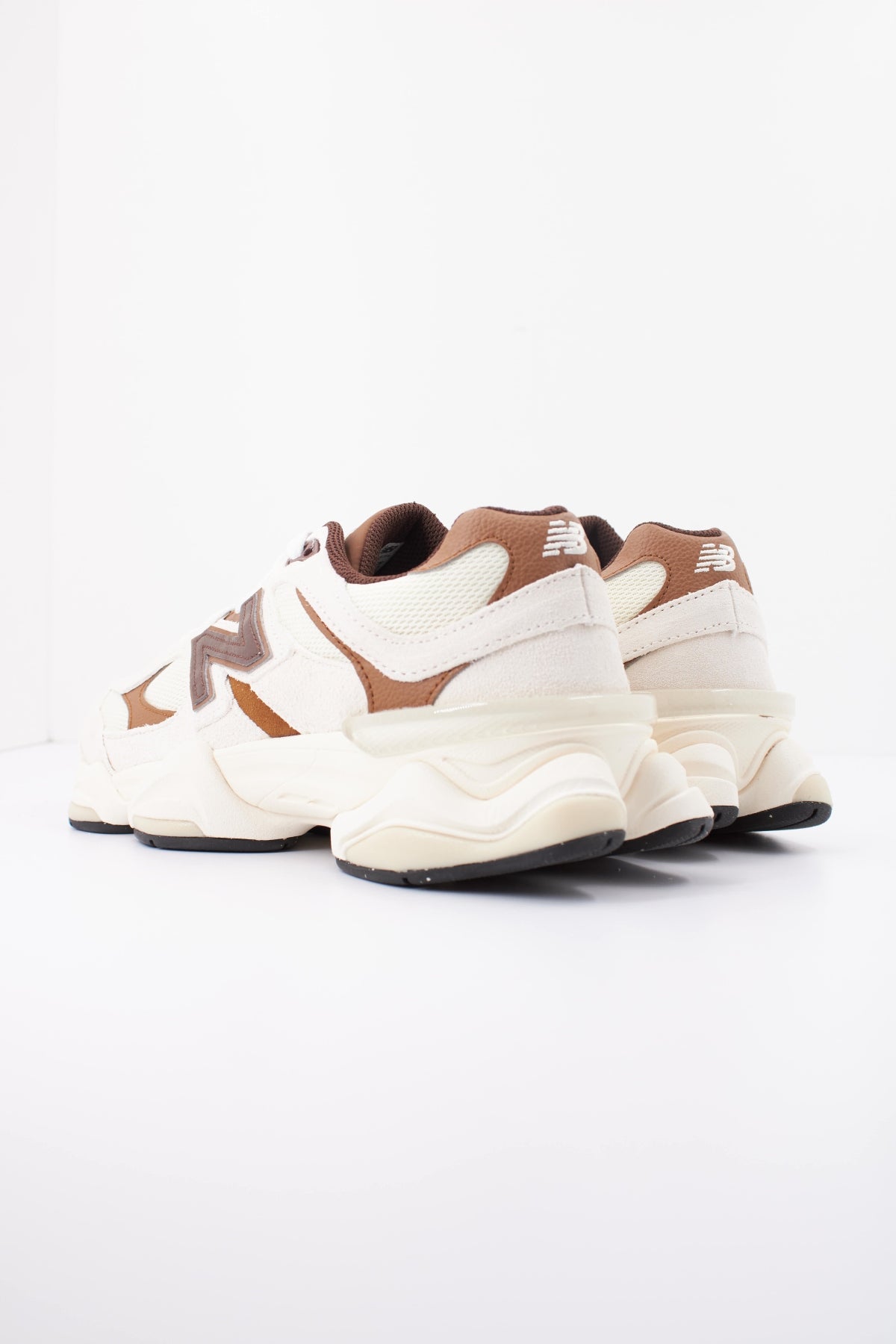 NEW BALANCE U9060 3EG  en color BLANCO (4)