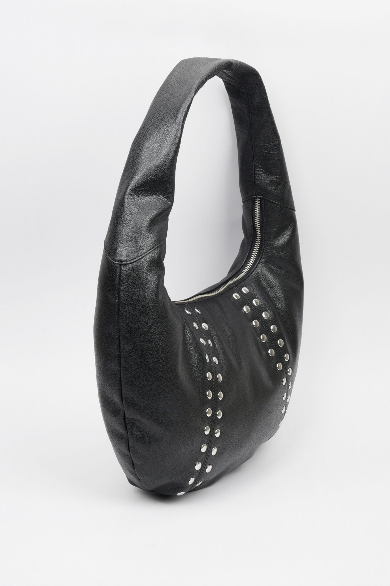 NUNOO  SMALL GABI RIVET MOUNTAI  en color NEGRO (3)