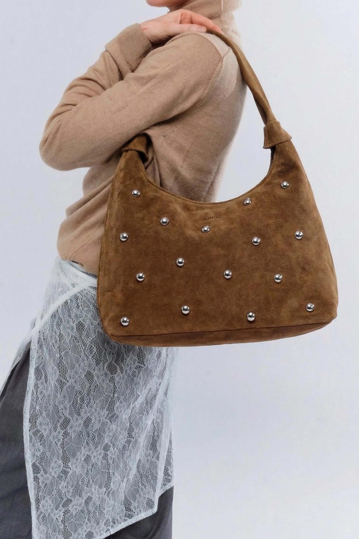 NUNOO  ALMA RIVET SUEDE  en color MARRON (1)