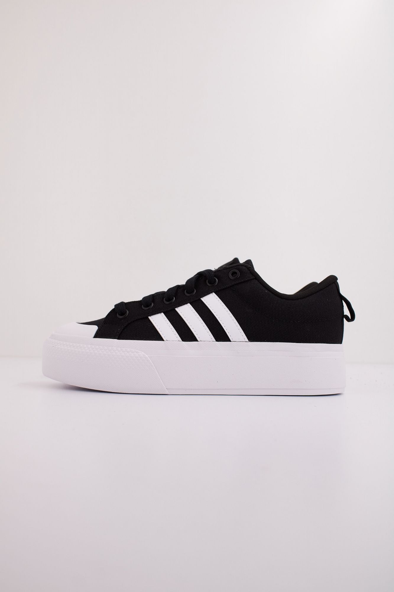 ADIDAS BRAVADA 2.0 PLATFOR en color NEGRO (1)
