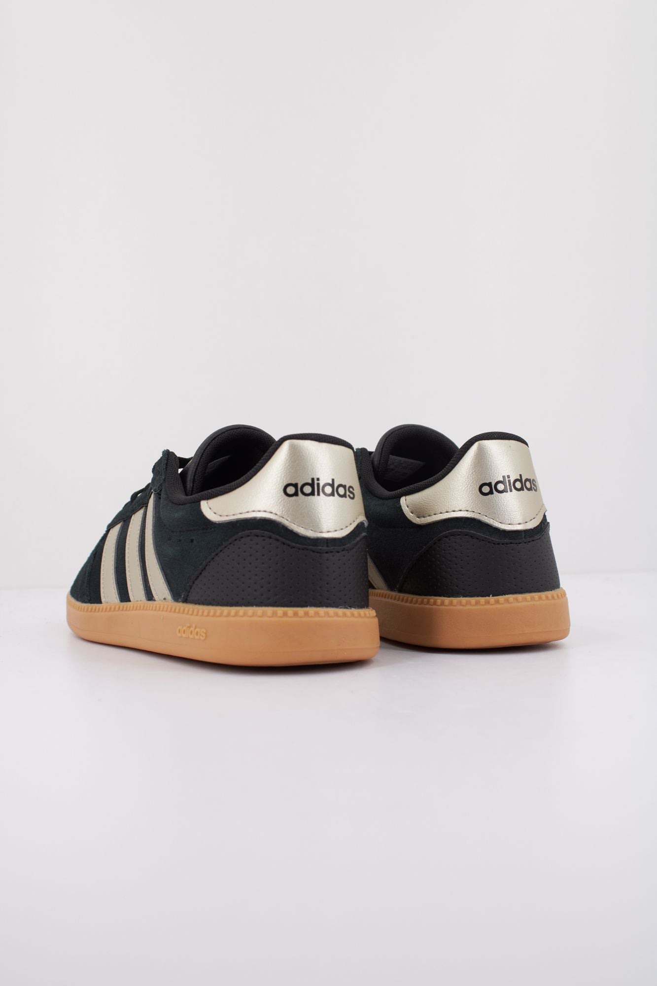ADIDAS BREAKNET SLEEK en color NEGRO (4)