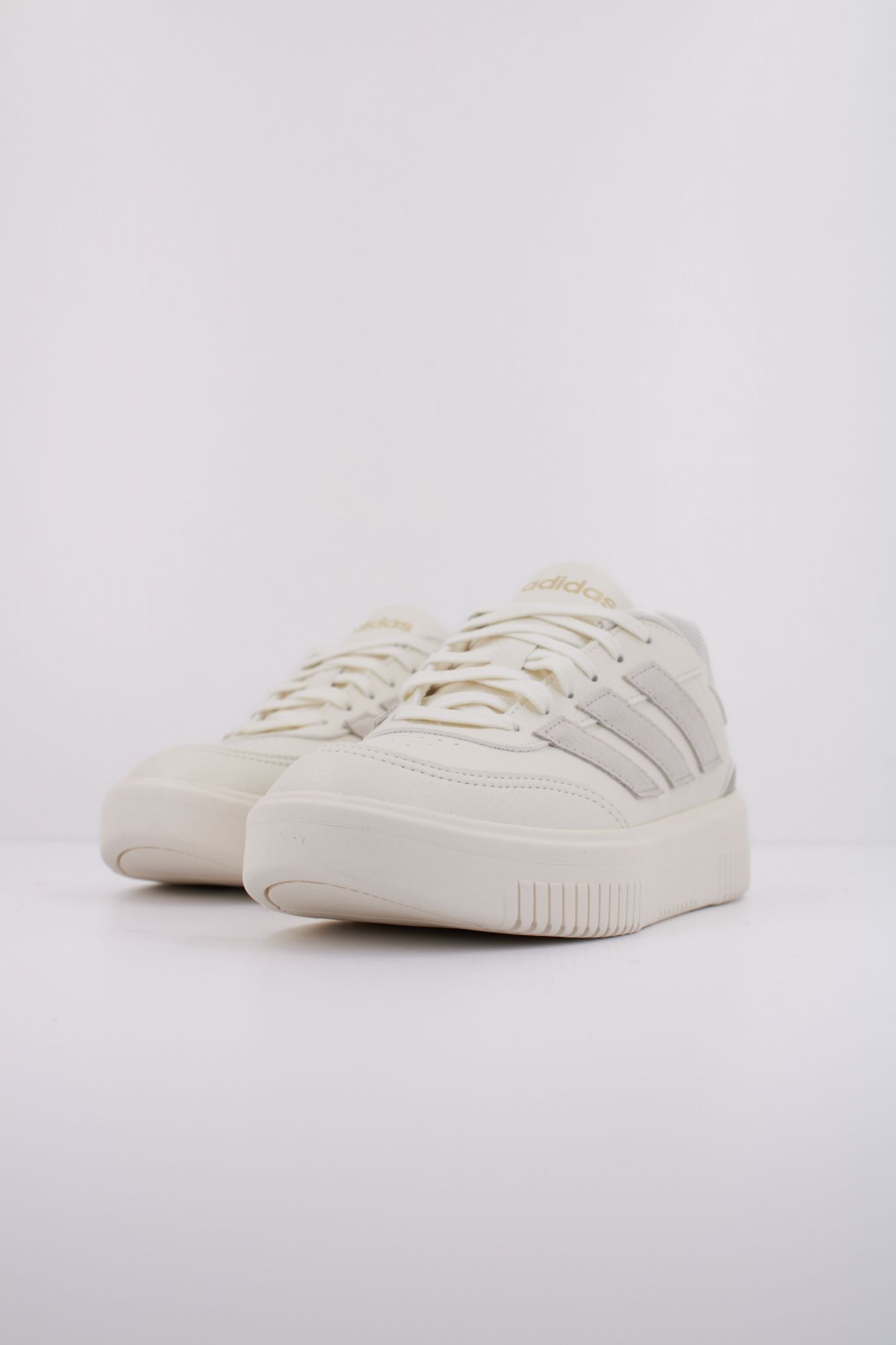 ADIDAS COURTBLOCK BOLD en color BEIS (2)