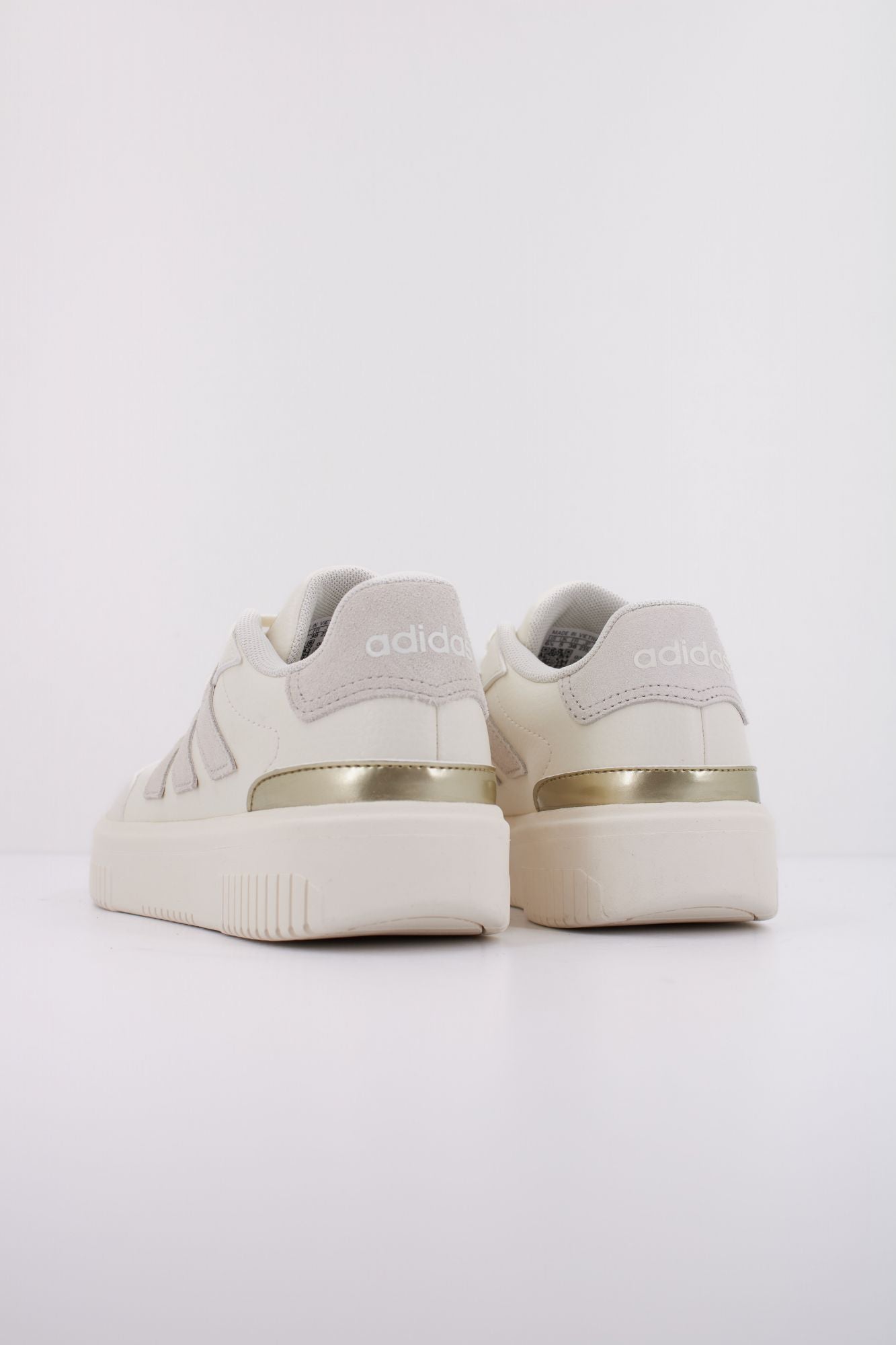 ADIDAS COURTBLOCK BOLD en color BEIS (4)