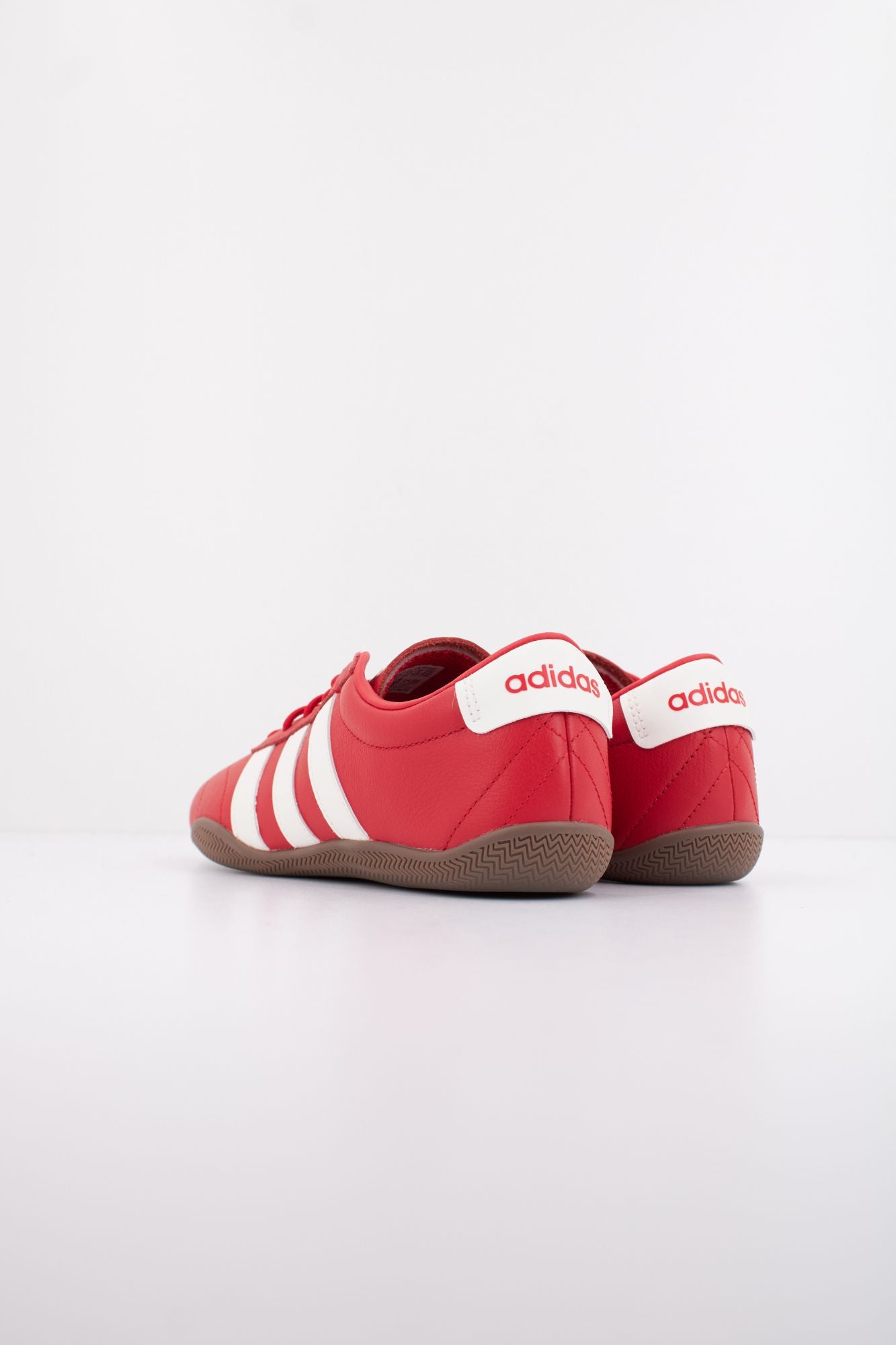 ADIDAS  GRAND COURT LO  en color ROJO (4)