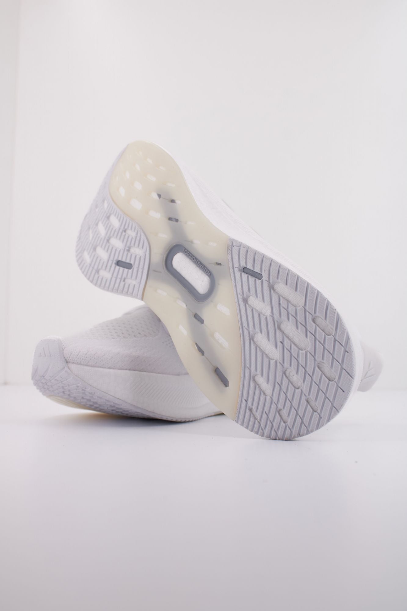 ADIDAS  ULTRABOOST 5 W  en color BLANCO (5)