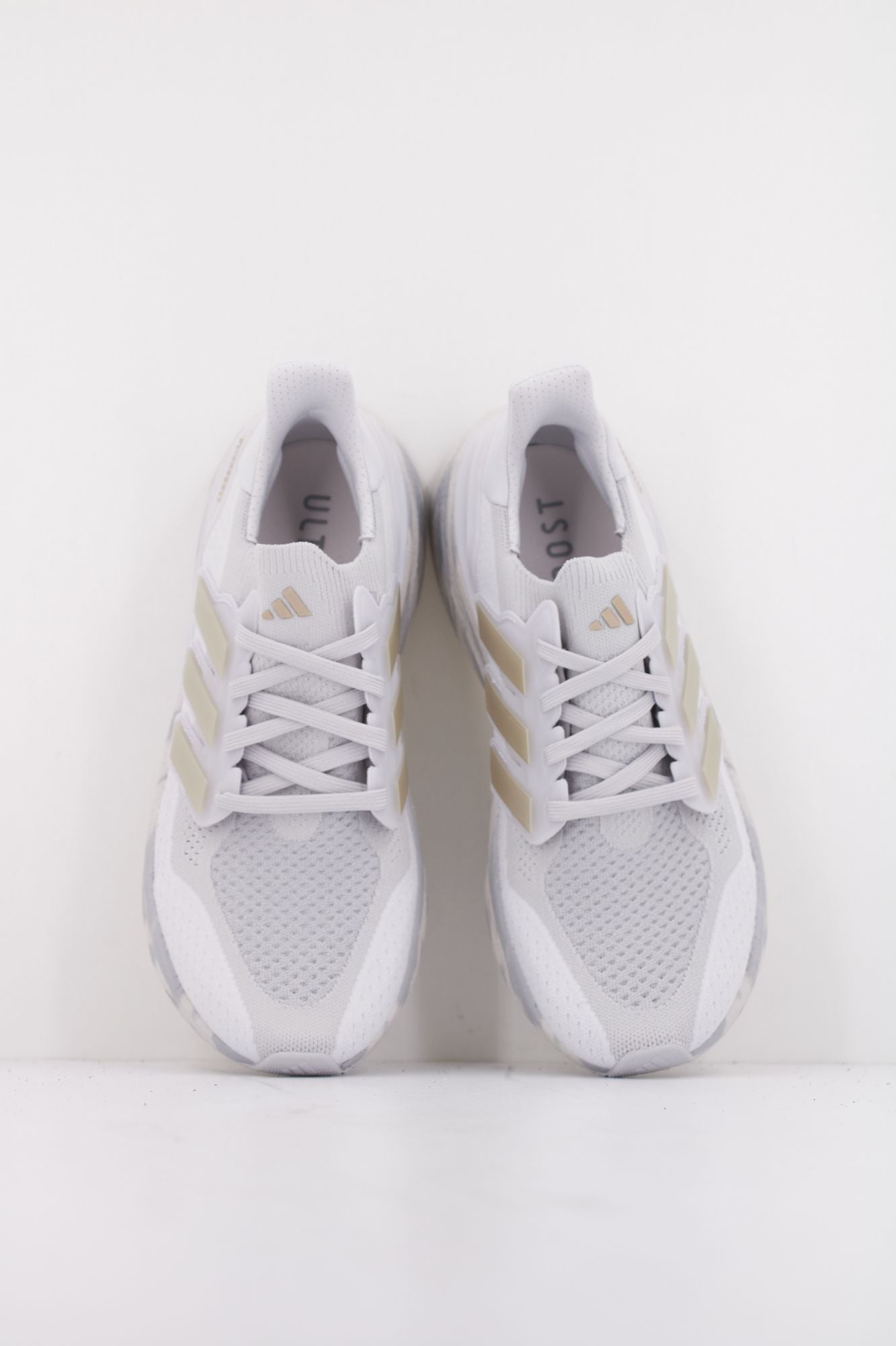 ADIDAS ULTRABOOST 5 W en color GRIS (3)