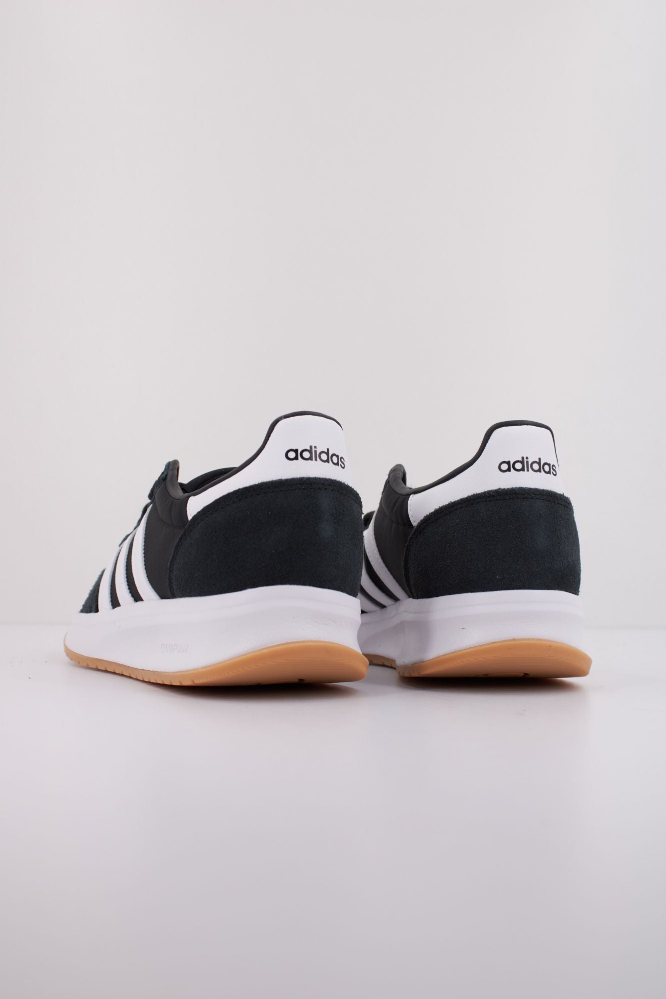 ADIDAS RUN 70s 2.0 en color NEGRO (4)