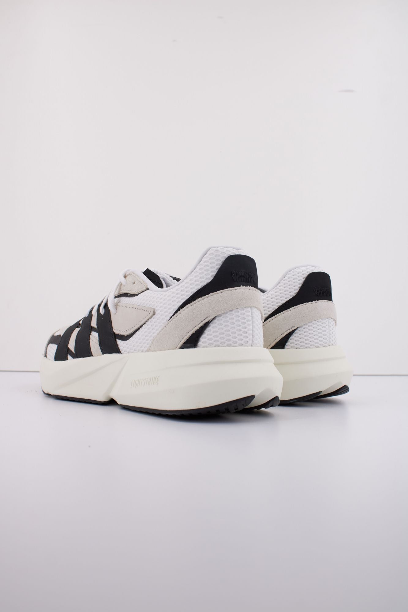 ADIDAS LIGHTBLAZE en color BEIS (4)