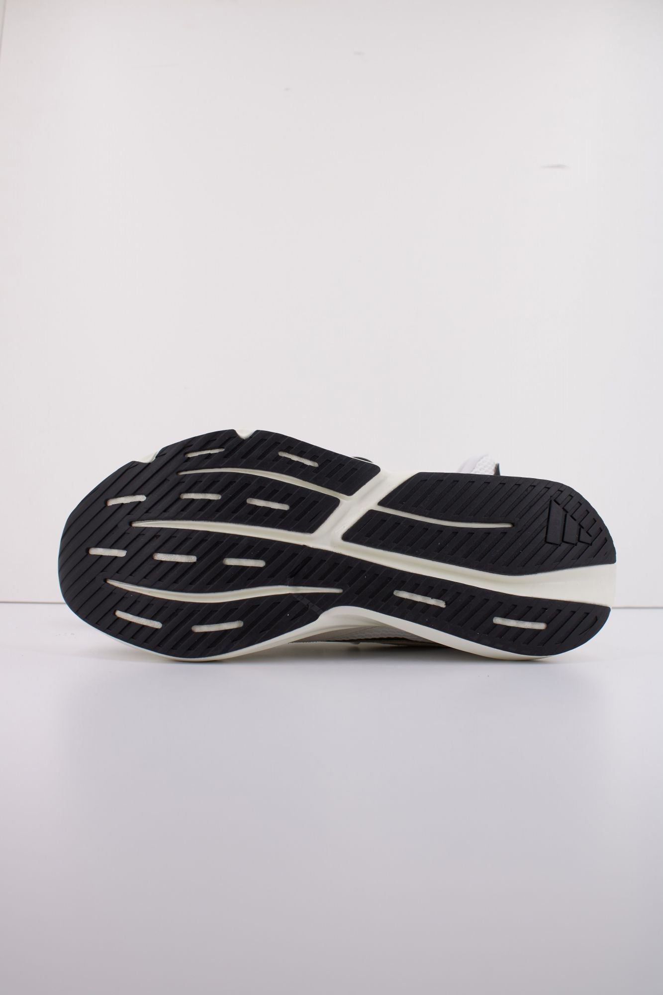 ADIDAS LIGHTBLAZE en color BEIS (5)