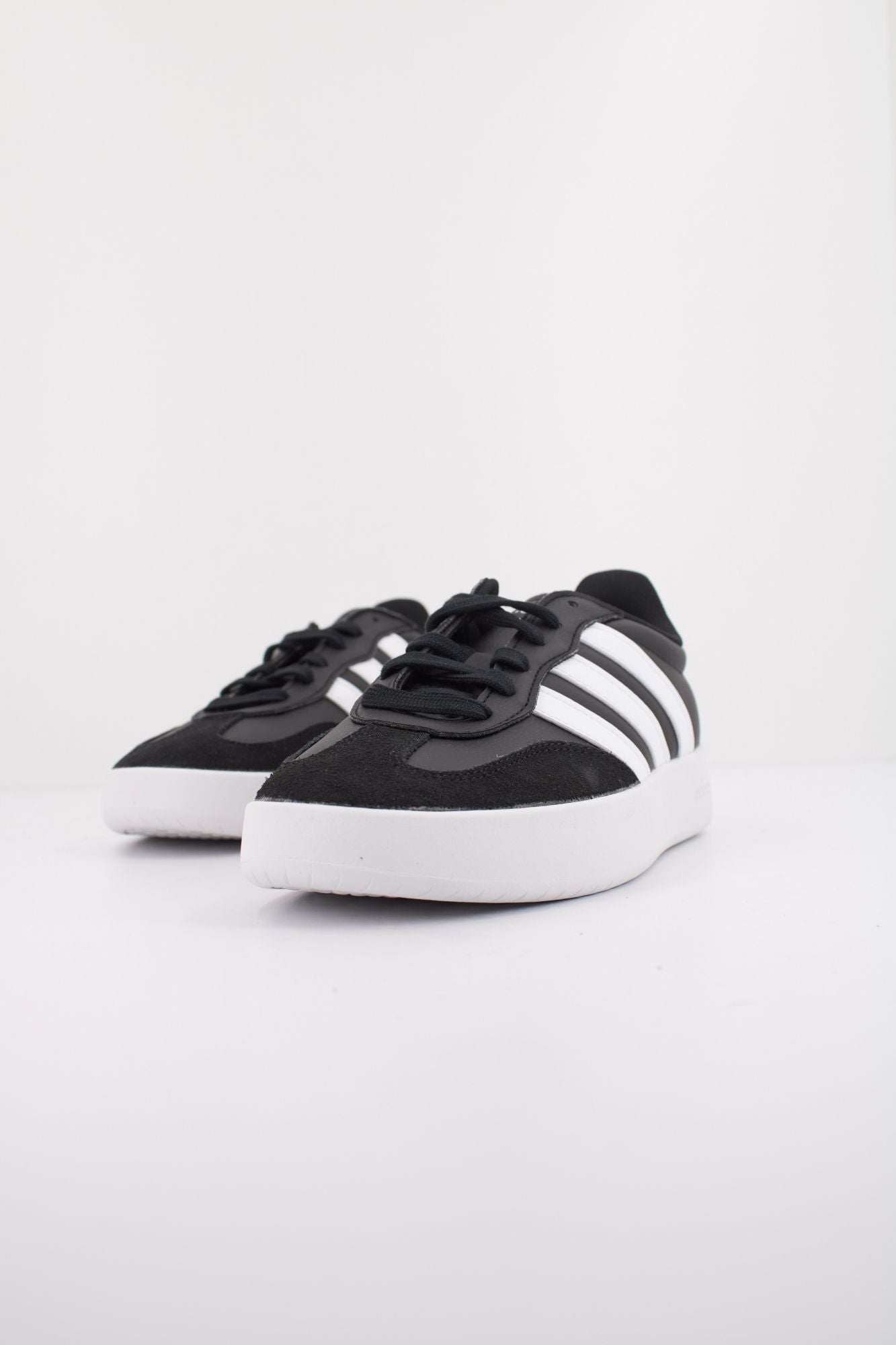 ADIDAS  BARREDA  en color NEGRO (2)