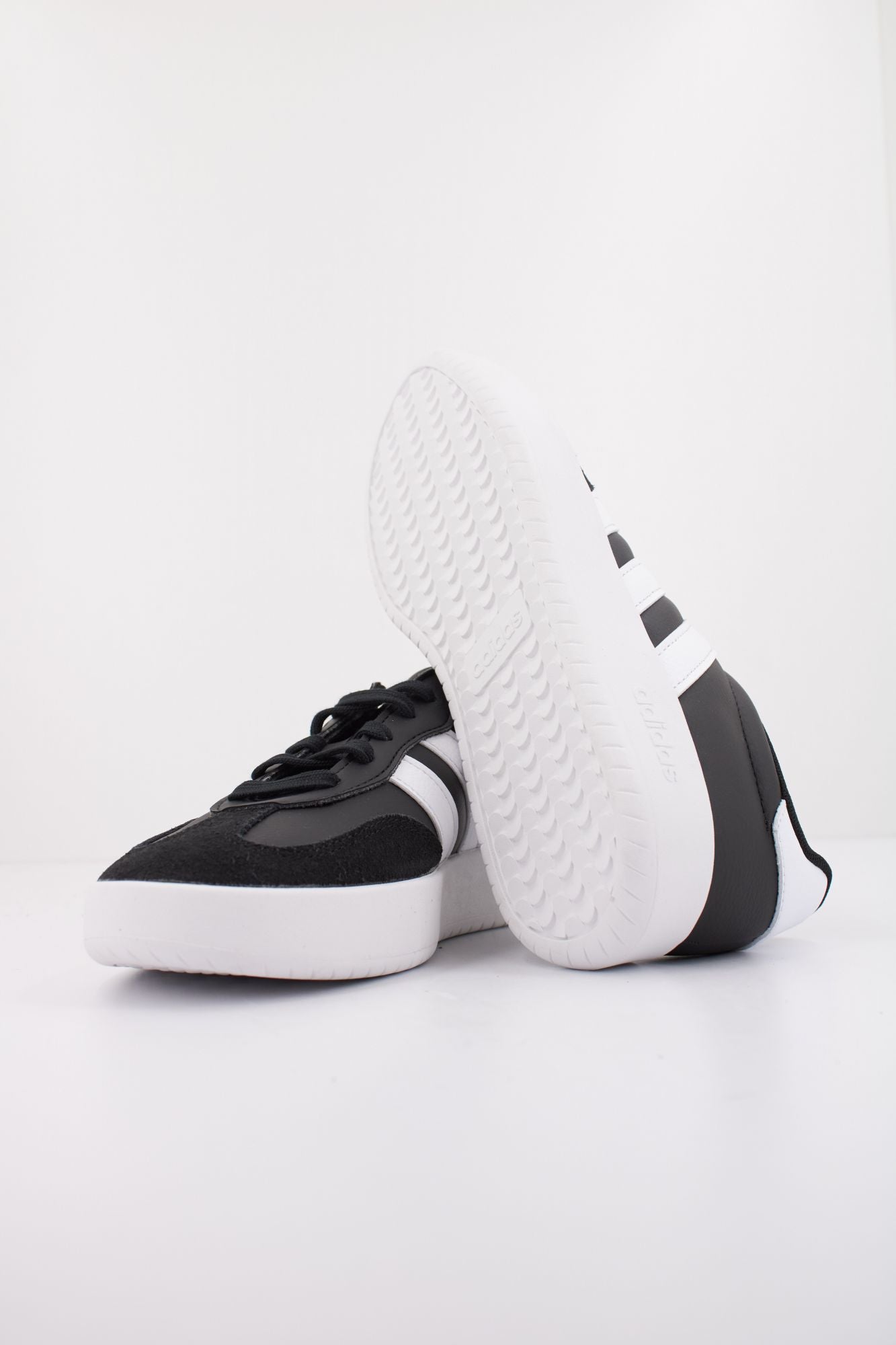 ADIDAS  BARREDA  en color NEGRO (5)