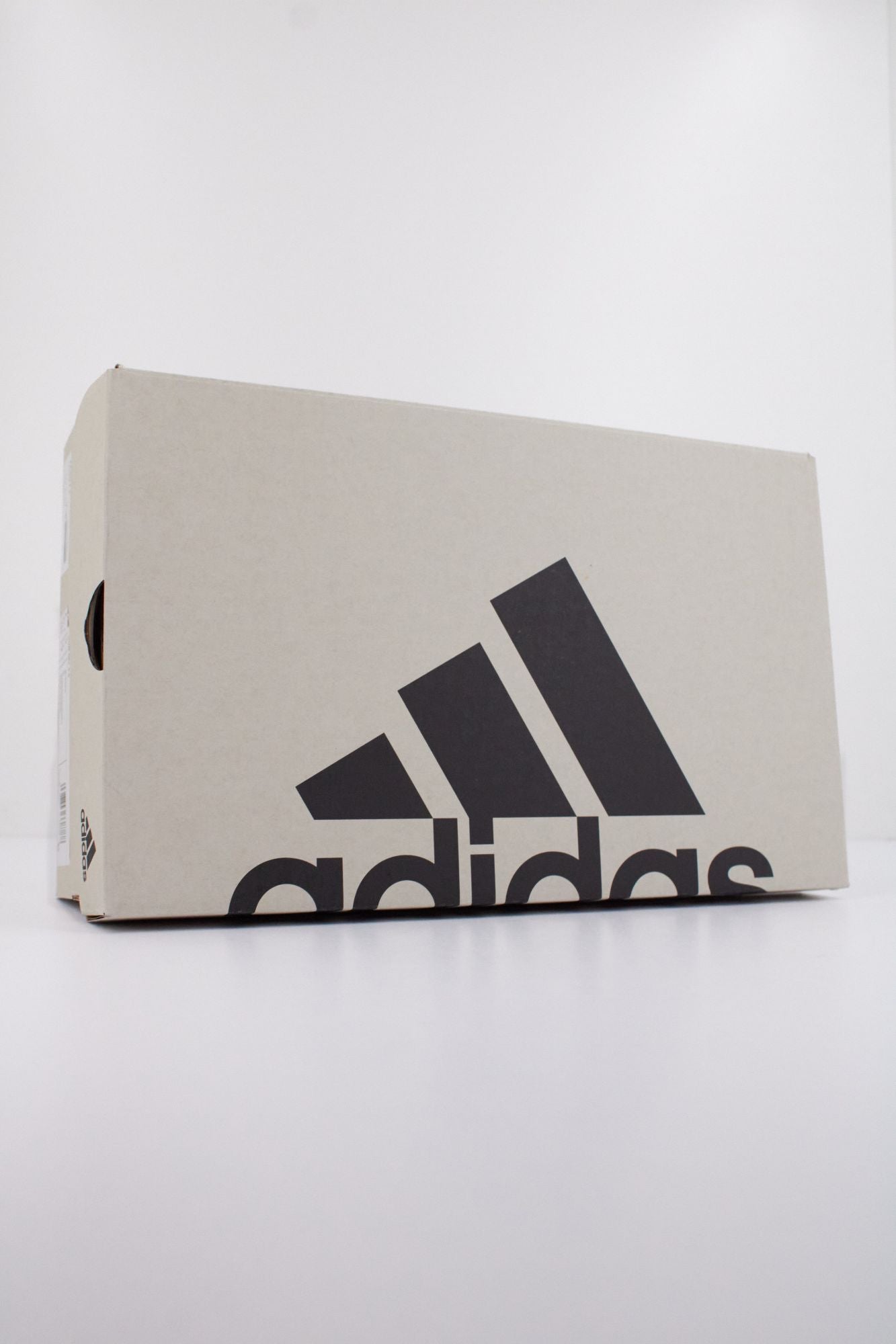 ADIDAS RUN 60s 4.0 en color BEIS (6)