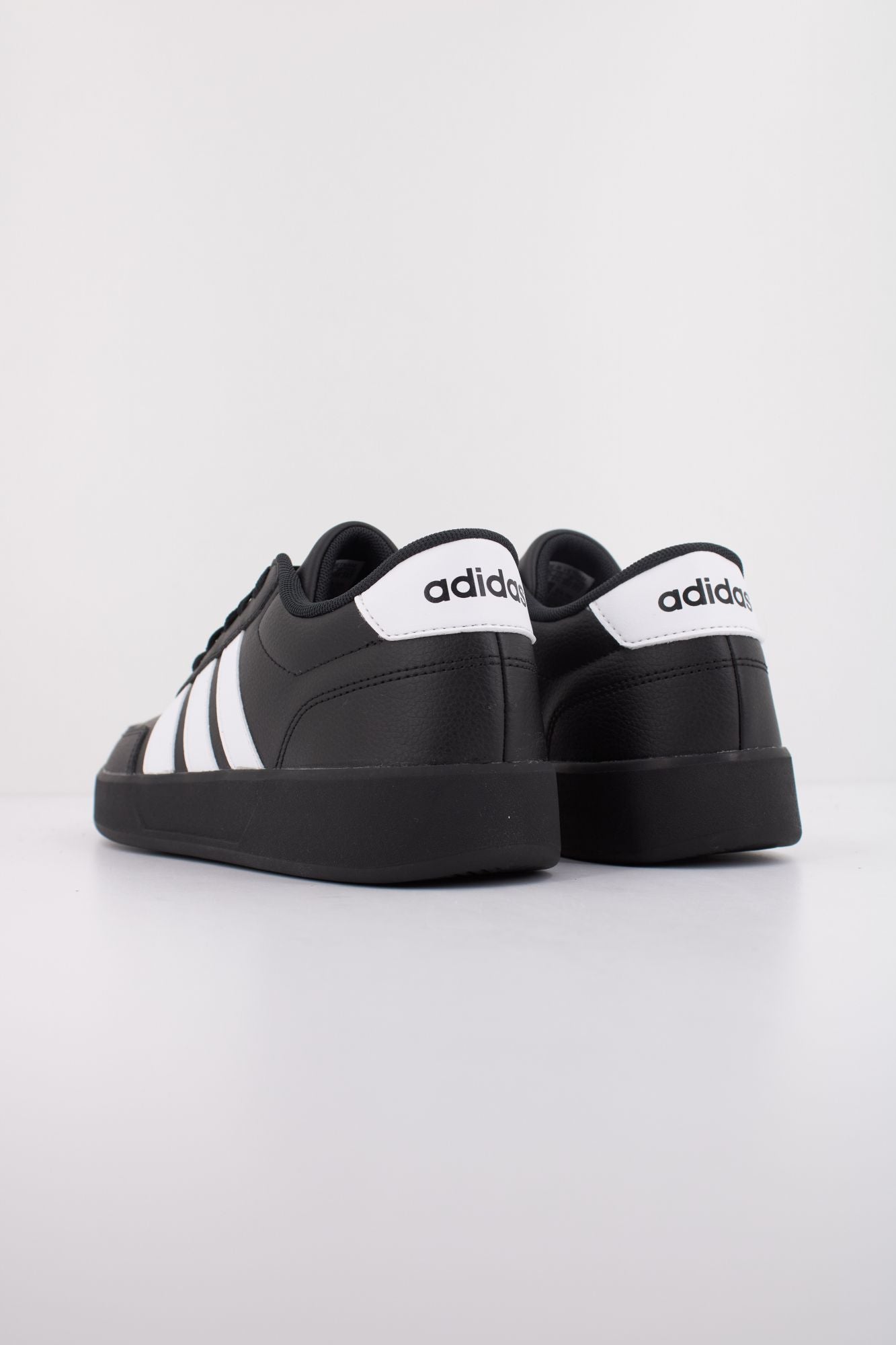 ADIDAS BREAKNET 3.0 en color NEGRO (4)