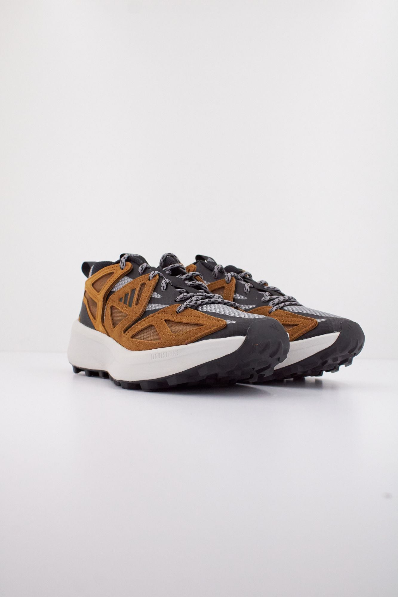 ADIDAS  KANTAI TRAIL  en color GRIS (2)