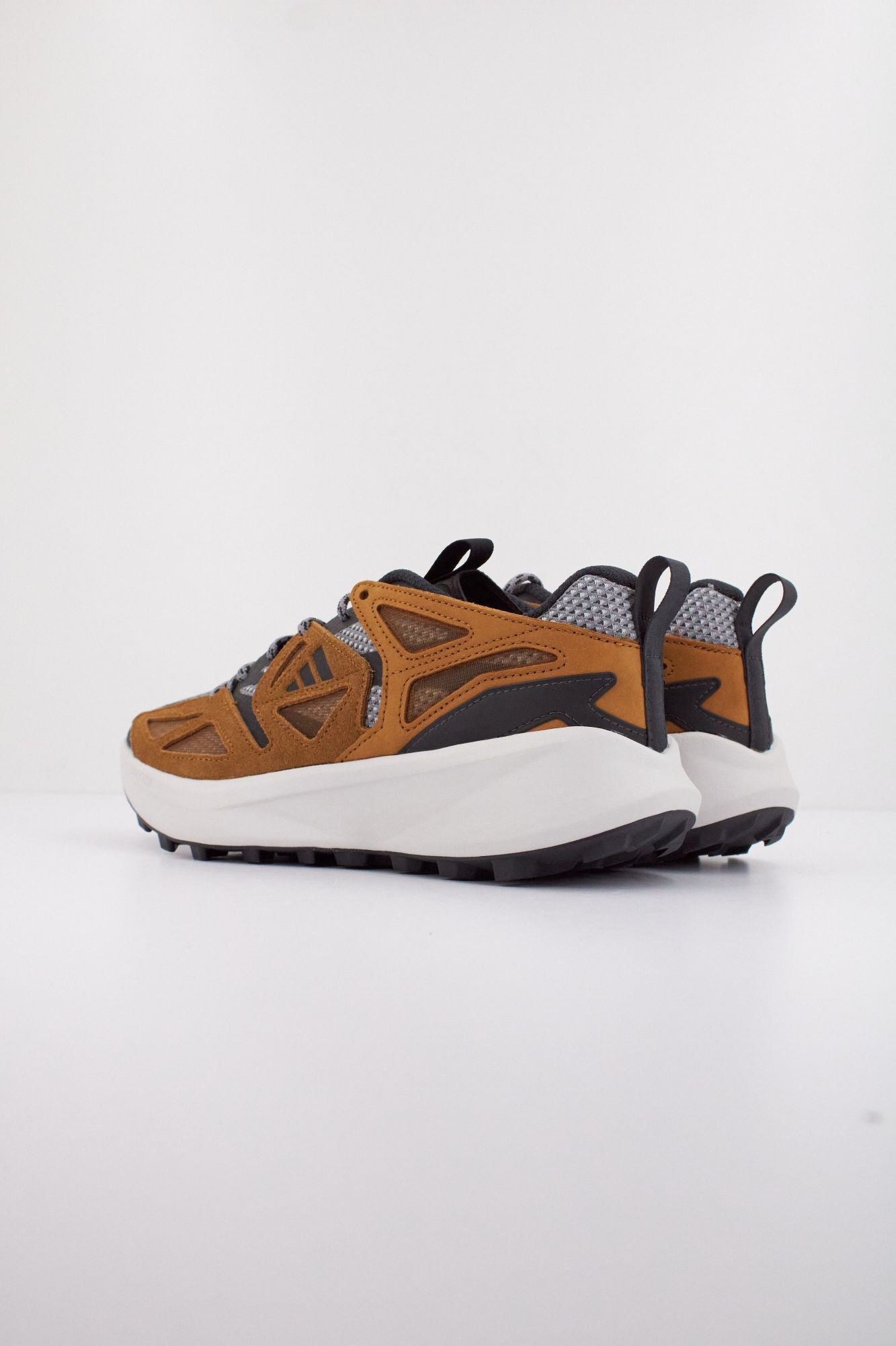 ADIDAS  KANTAI TRAIL  en color GRIS (5)