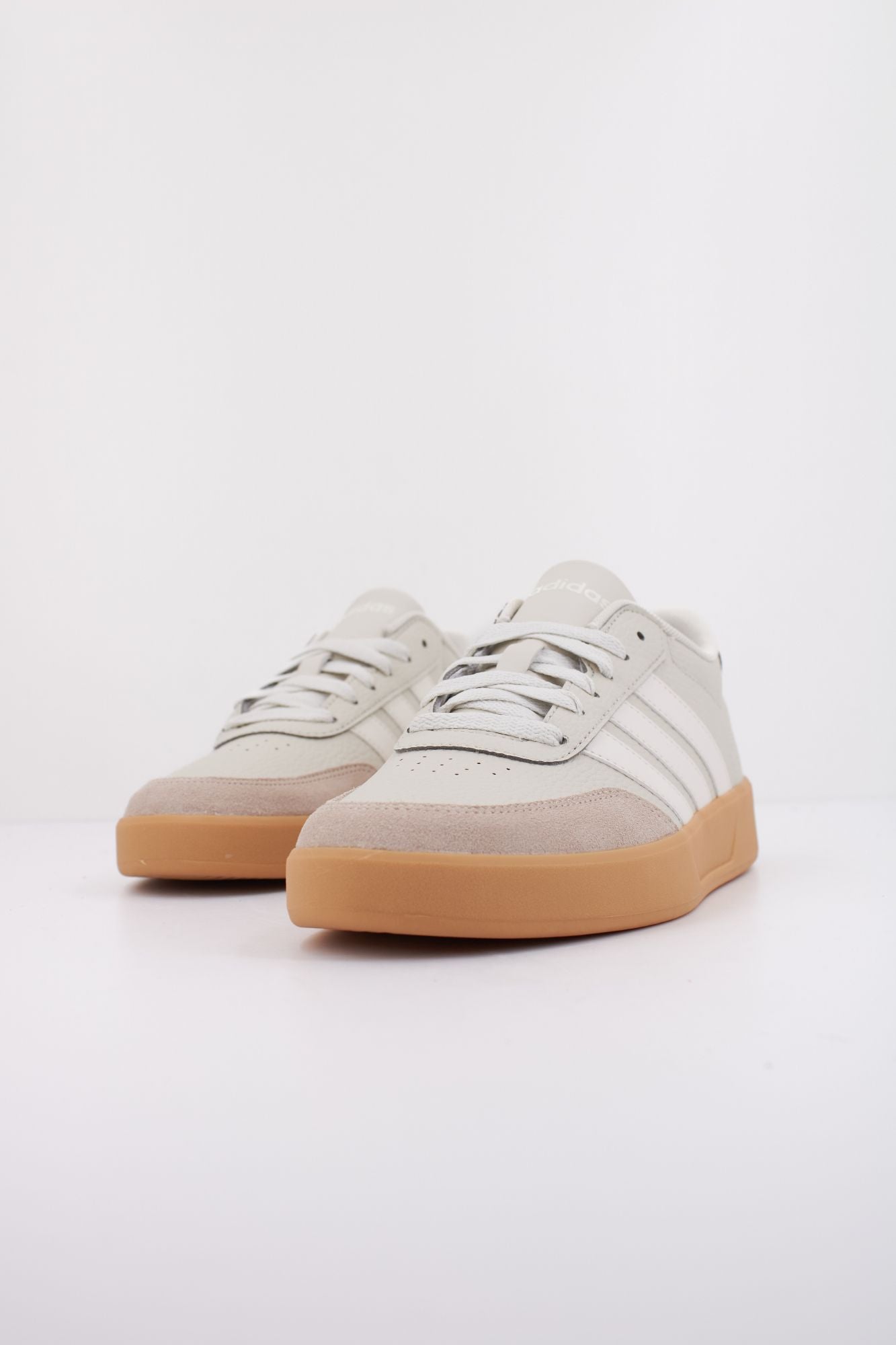 ADIDAS BREAKNET 3.0 en color GRIS (2)