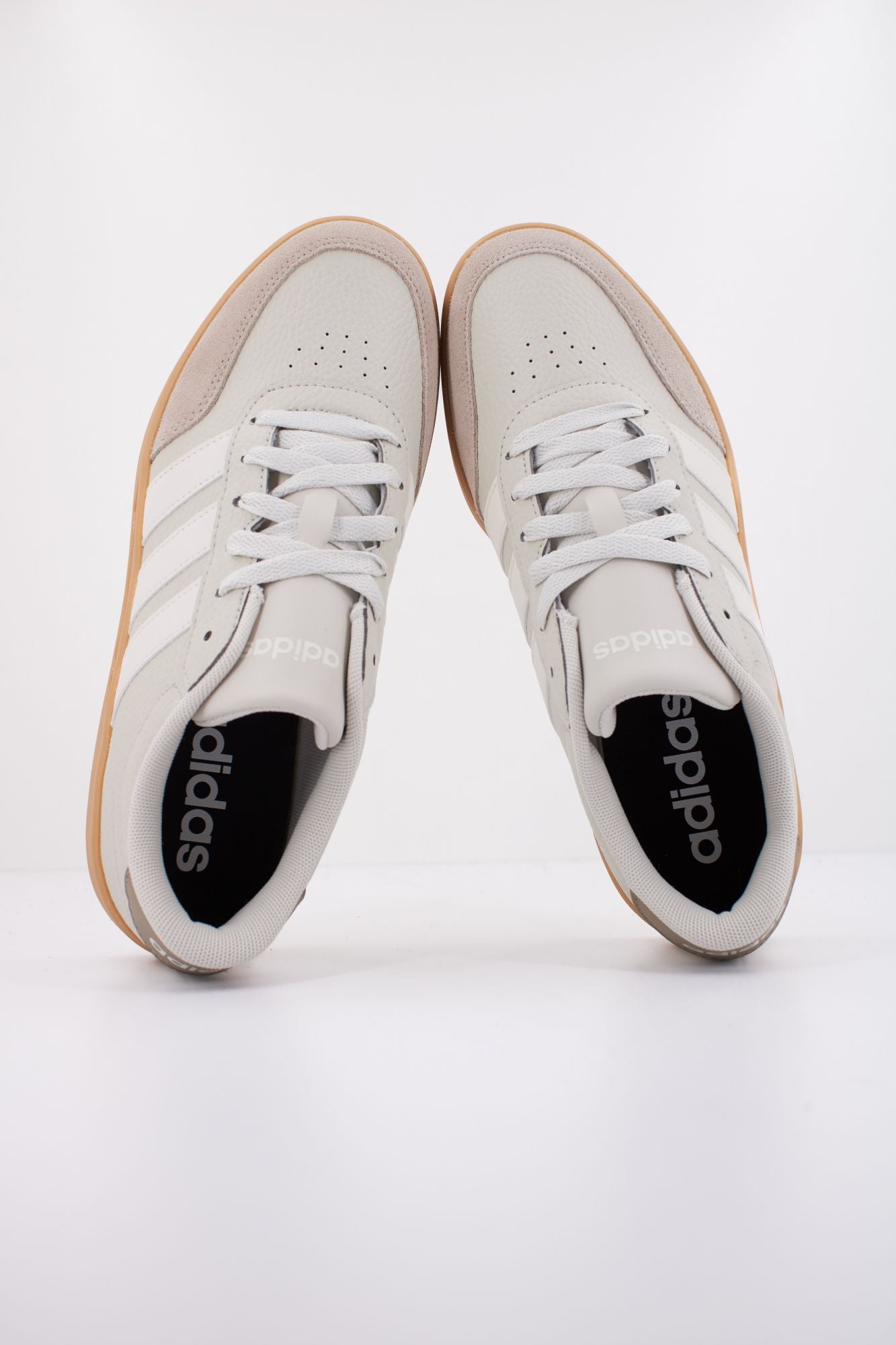 ADIDAS BREAKNET 3.0 en color GRIS (3)