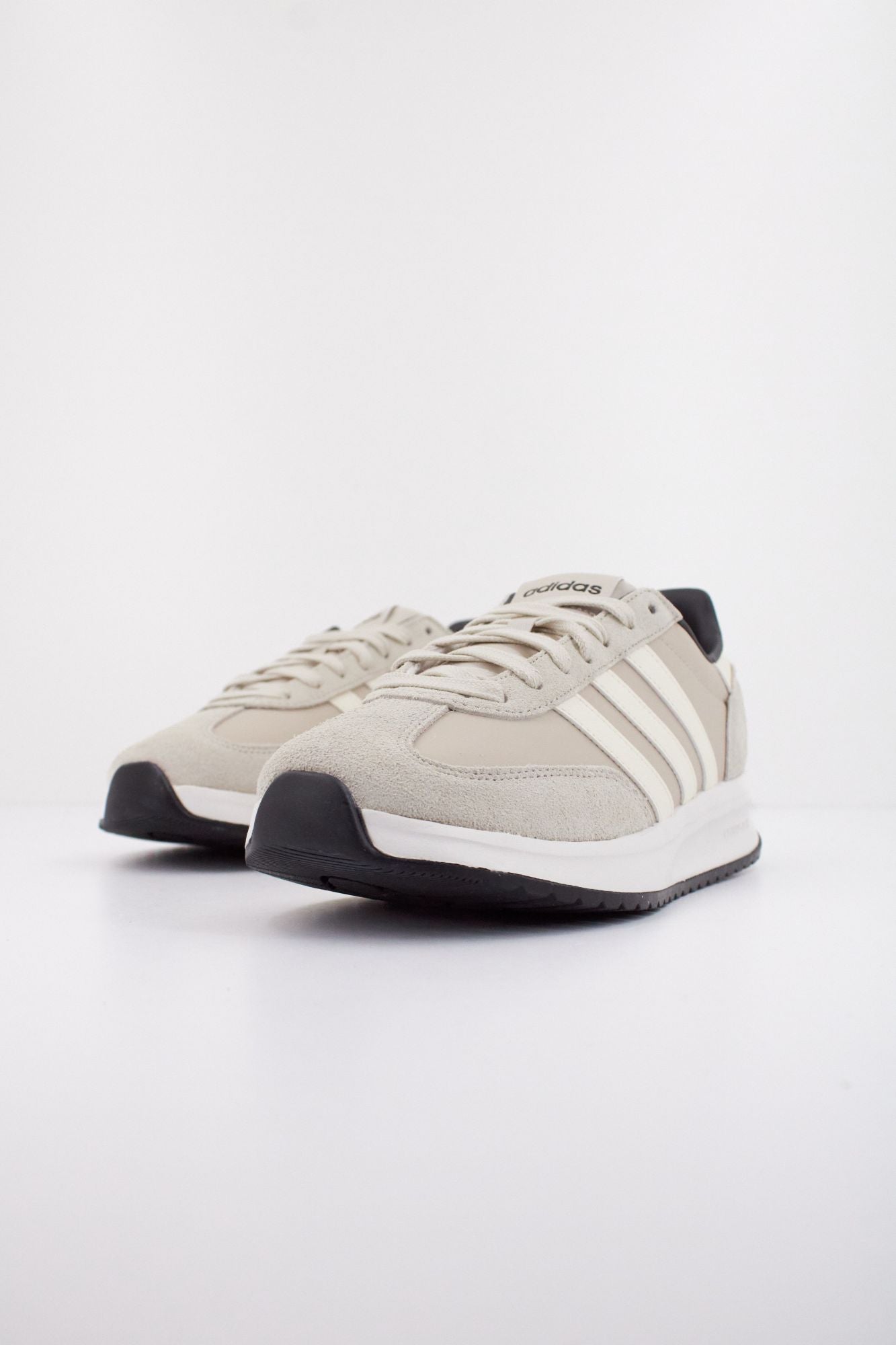 ADIDAS RUN 70s 2.0 en color BEIS (2)