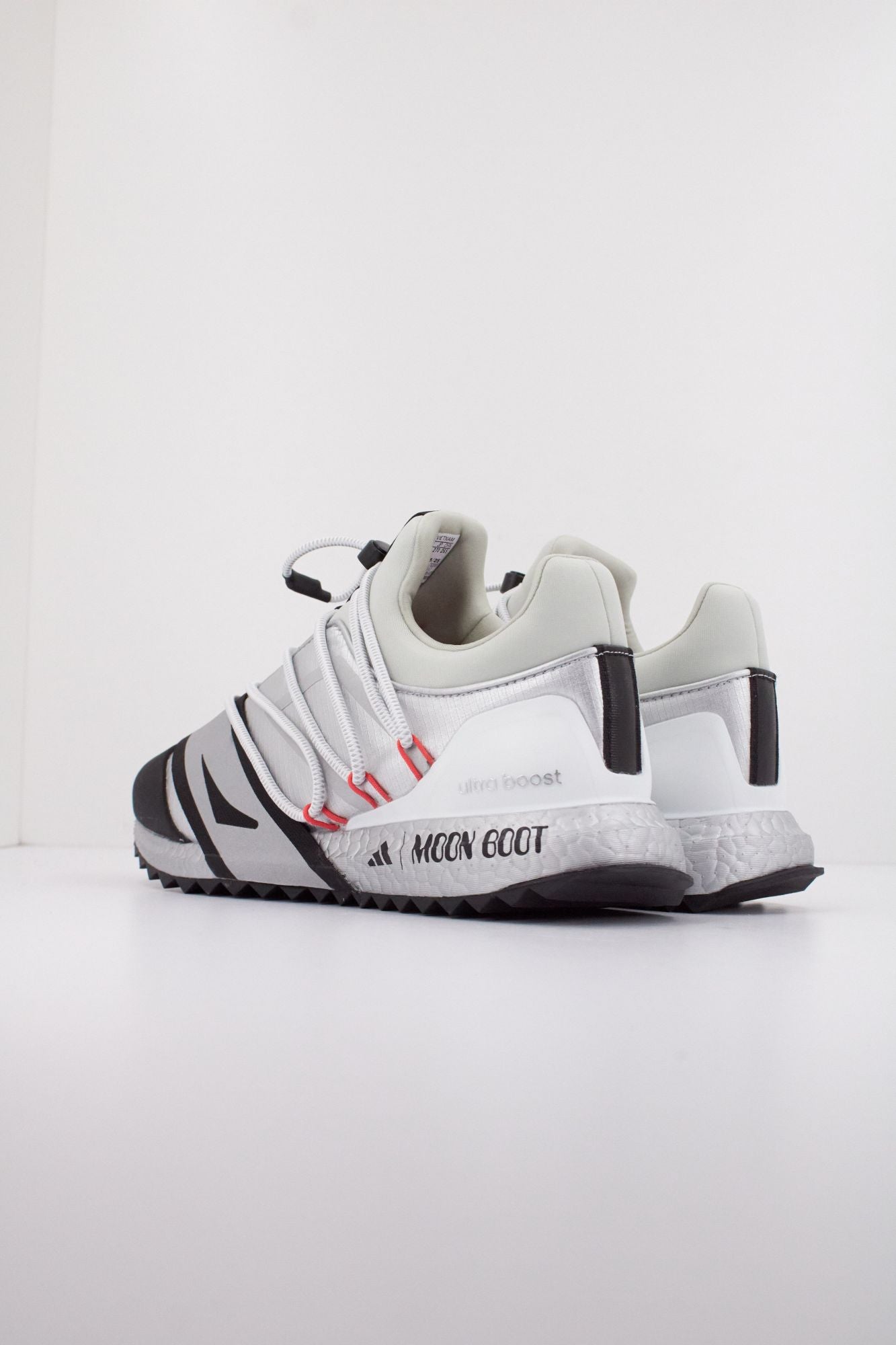 ADIDAS ADIDAS X MOON BOOT en color PLATA (5)
