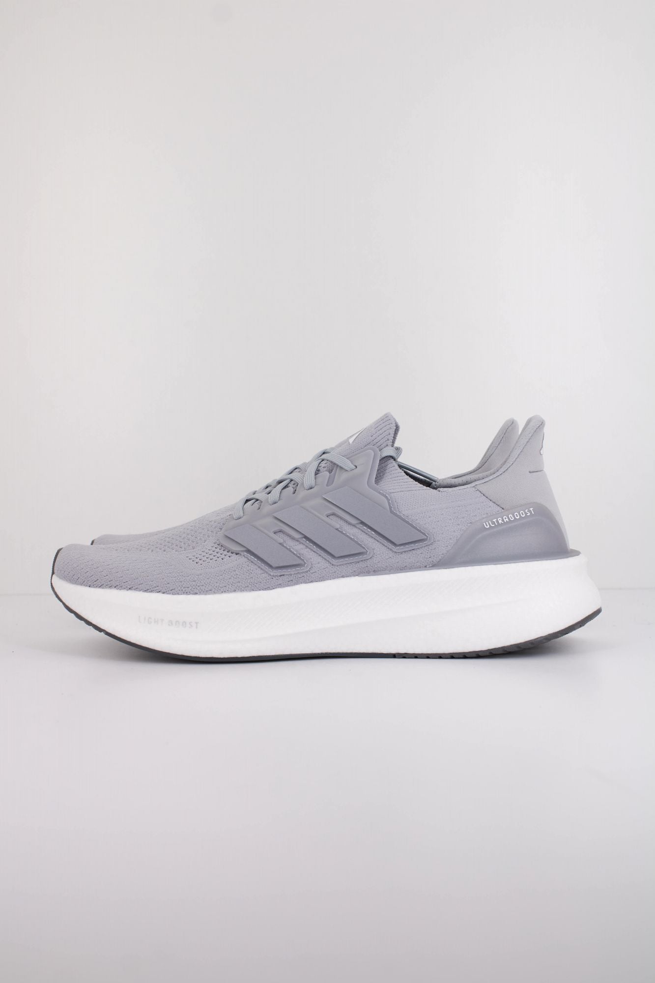 ADIDAS ULTRABOOST 5 en color GRIS (1)