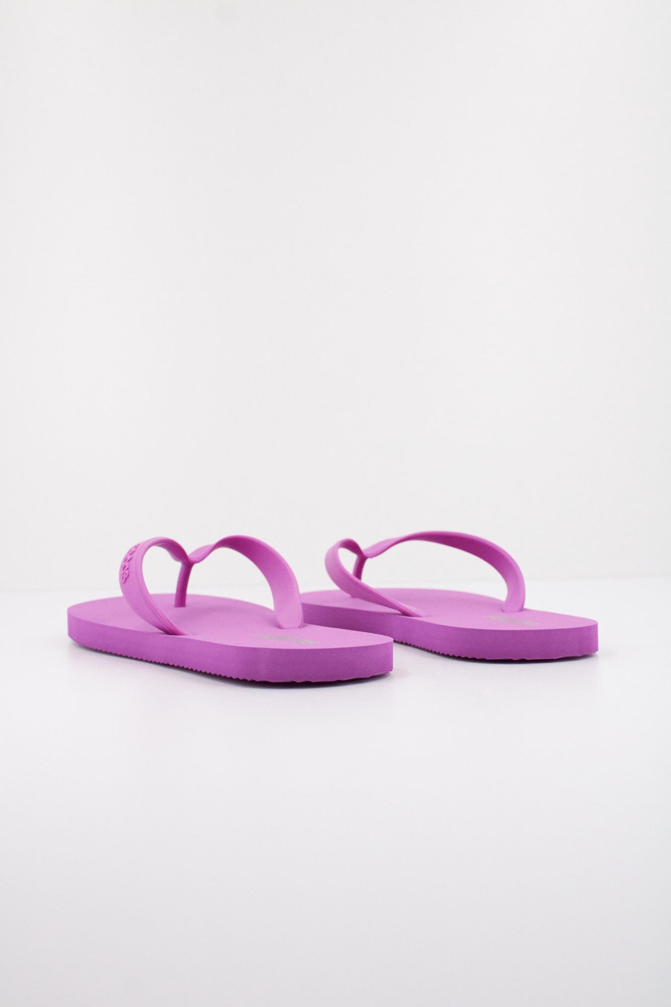 ADIDAS  KEITAKI ALPHA  en color VIOLETA (4)