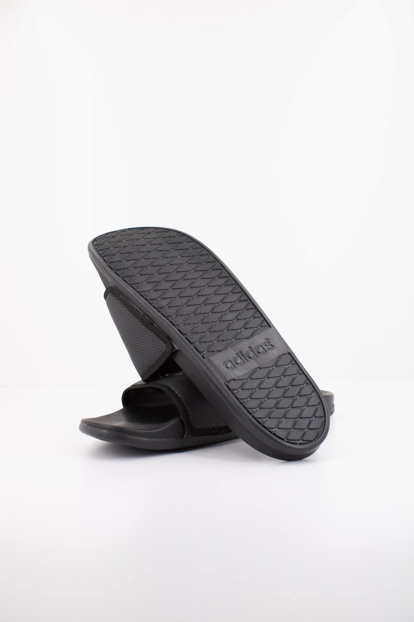 ADIDAS ADILETTE COMFORT en color NEGRO (4)