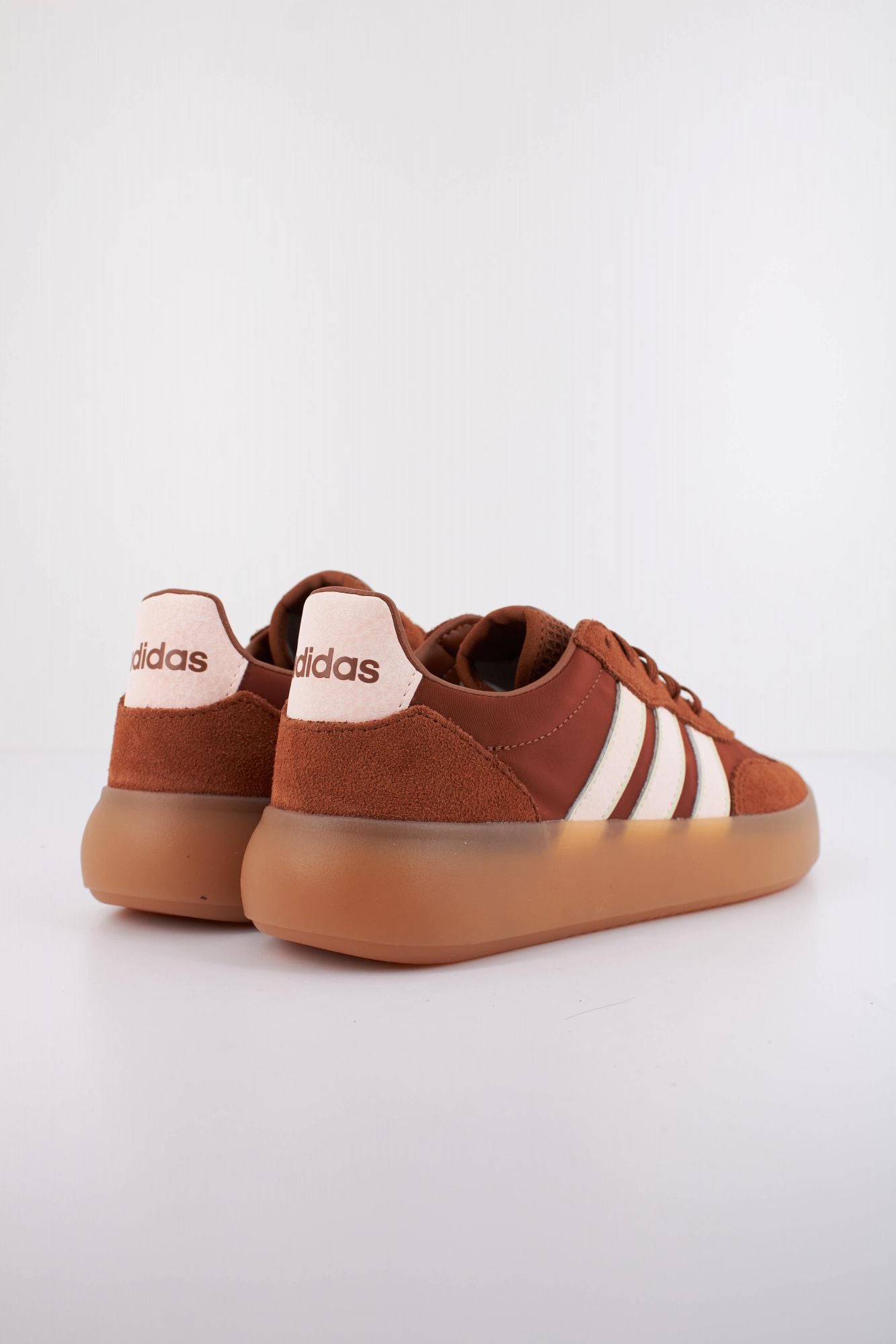 ADIDAS  BARREDA DECODE  en color MARRON (3)