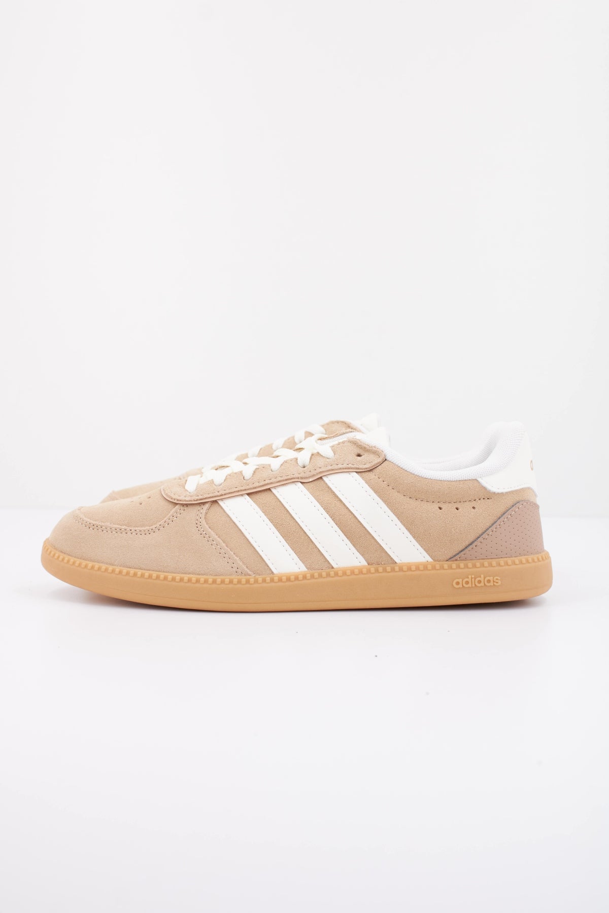 ADIDAS BREAKNET SLEEK en color MARRON CLARO (1)