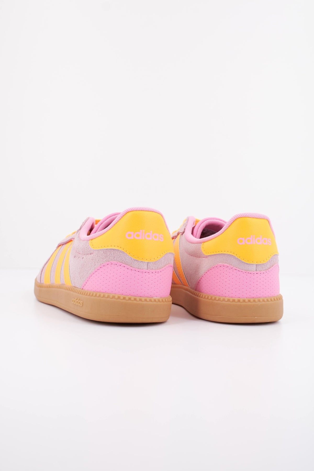 ADIDAS  BREAKNET SLEEK  en color ROSA (4)