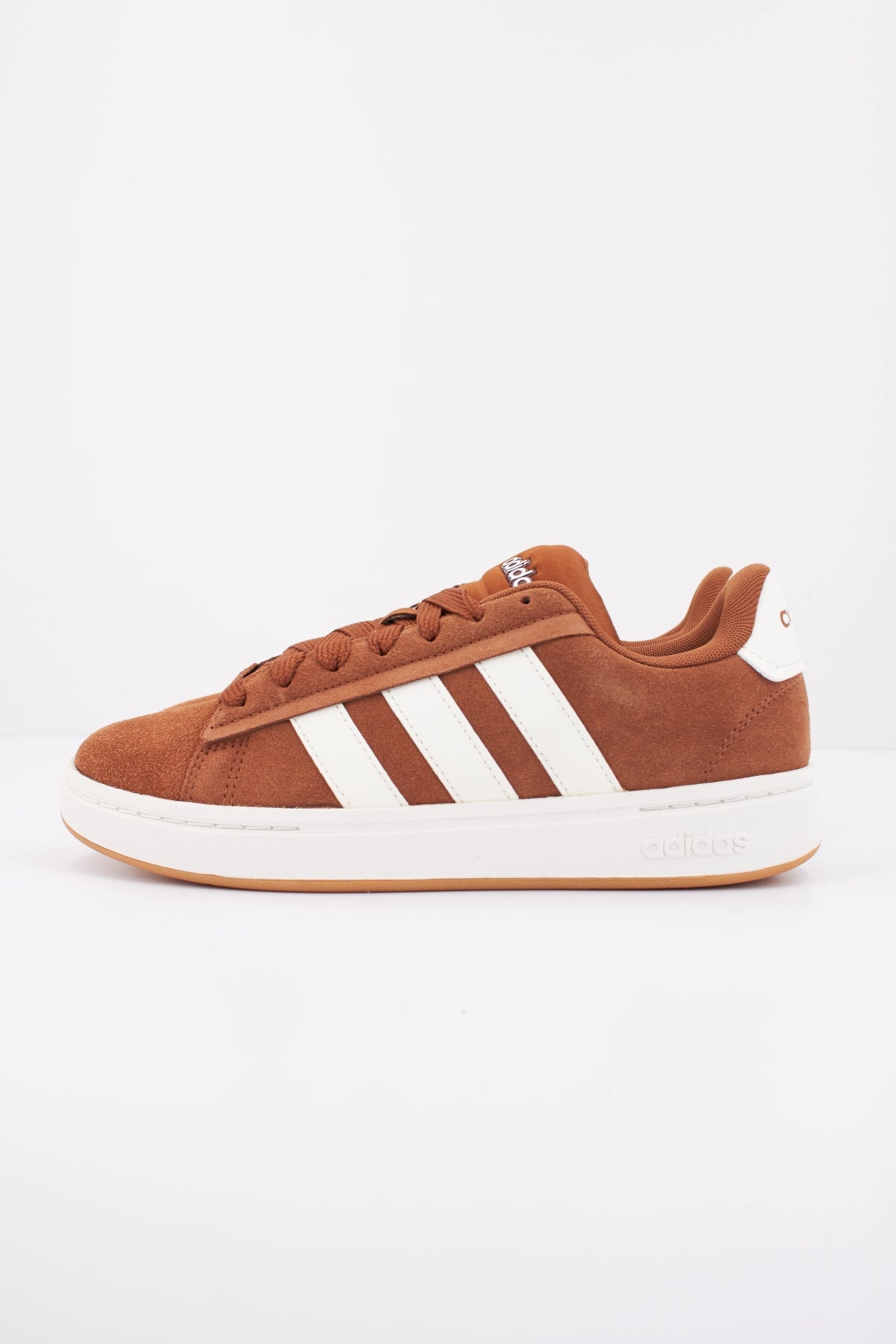 ADIDAS GRAND COURT ALPHA 0 en color BRONCE (1)