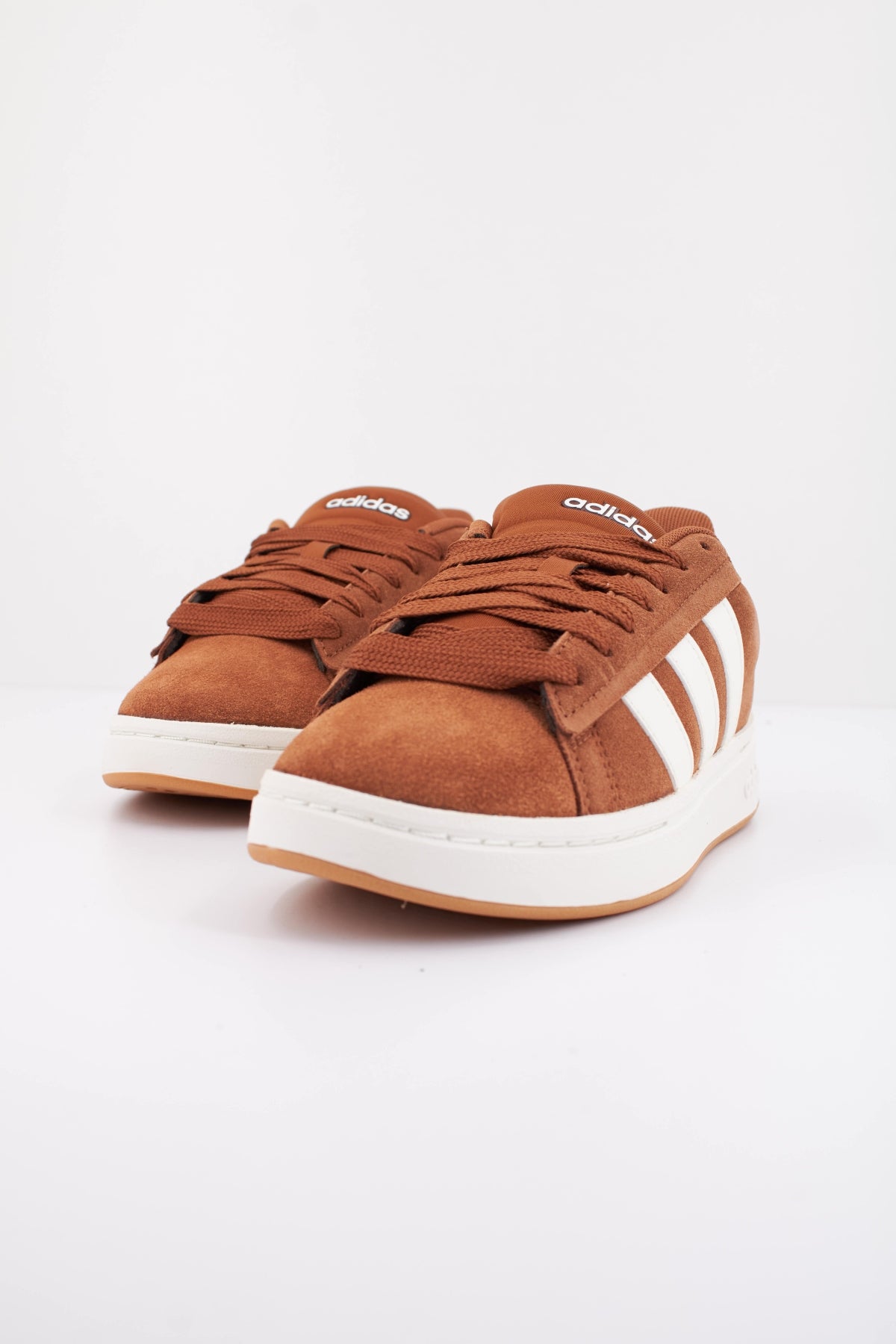 ADIDAS GRAND COURT ALPHA 0 en color BRONCE (2)