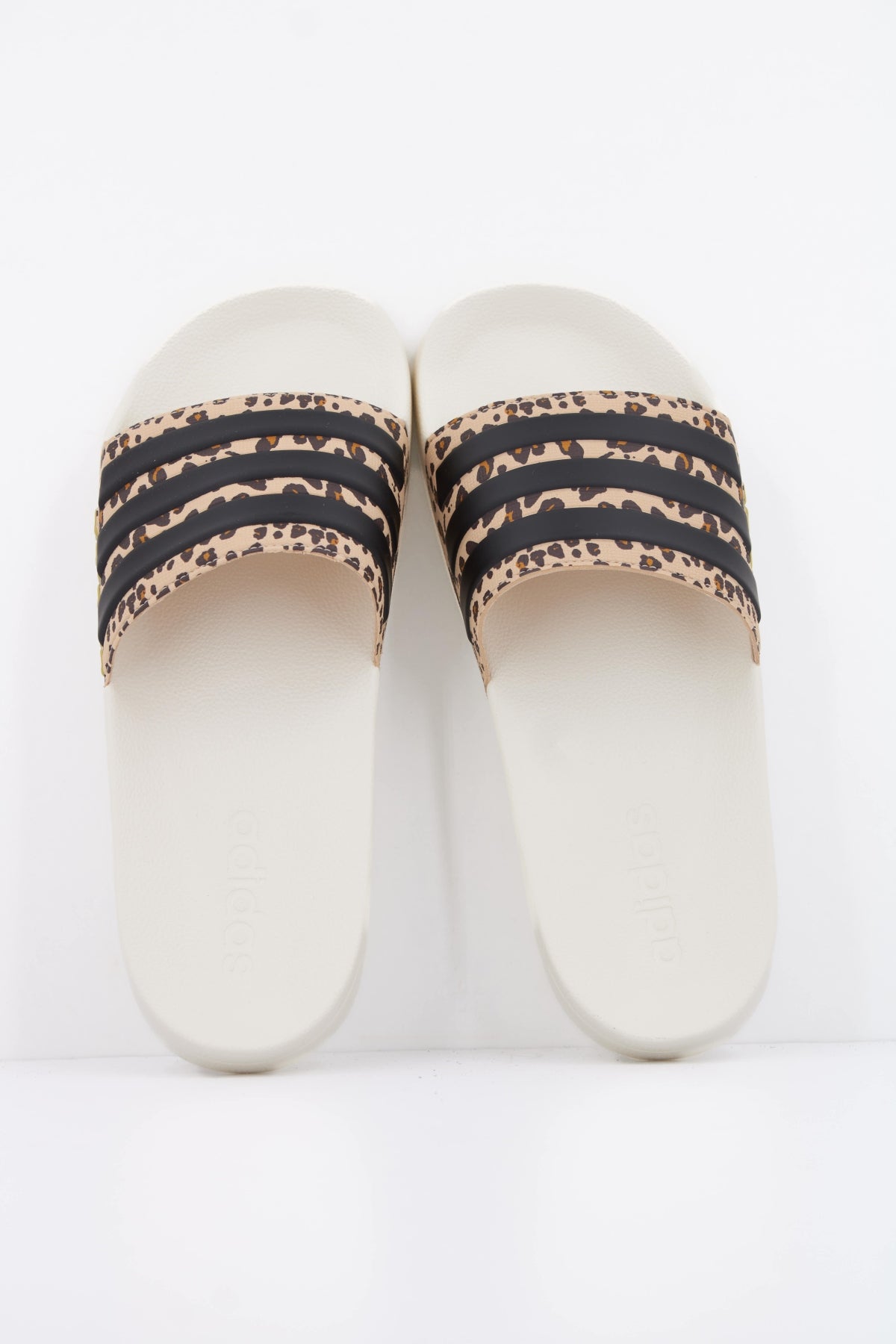 ADIDAS ADILETTE SHOWER en color ANIMAL PRINT (3)